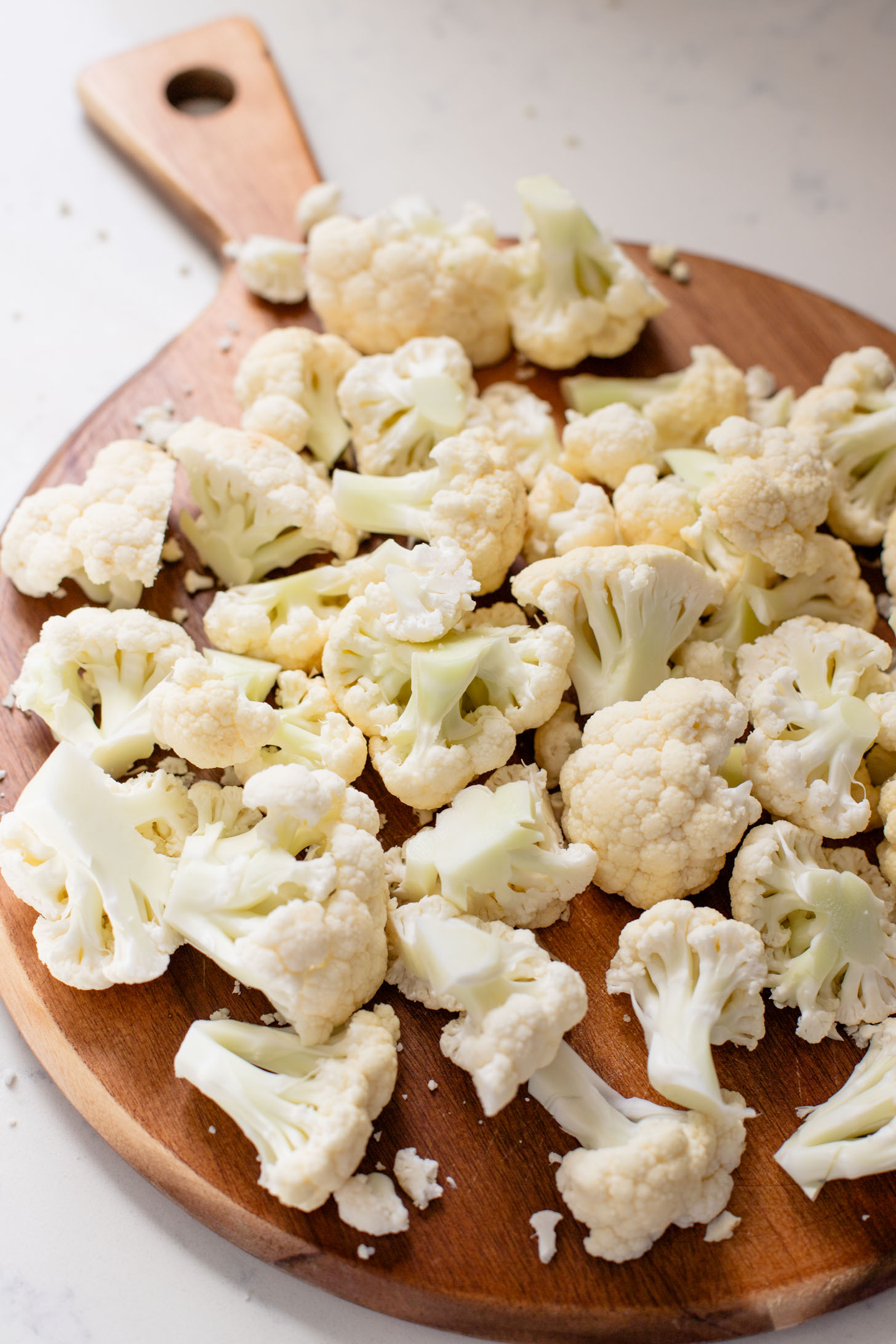 This Roasted Red Curry Cauliflower is a simple & delicious veggie dish. Cauliflower is tossed in a red curry coconut sauce & roasted. Serve with rice | ThisSavoryVegan.com #thissavoryvegan #cauliflowerrecipes #veggierecipes