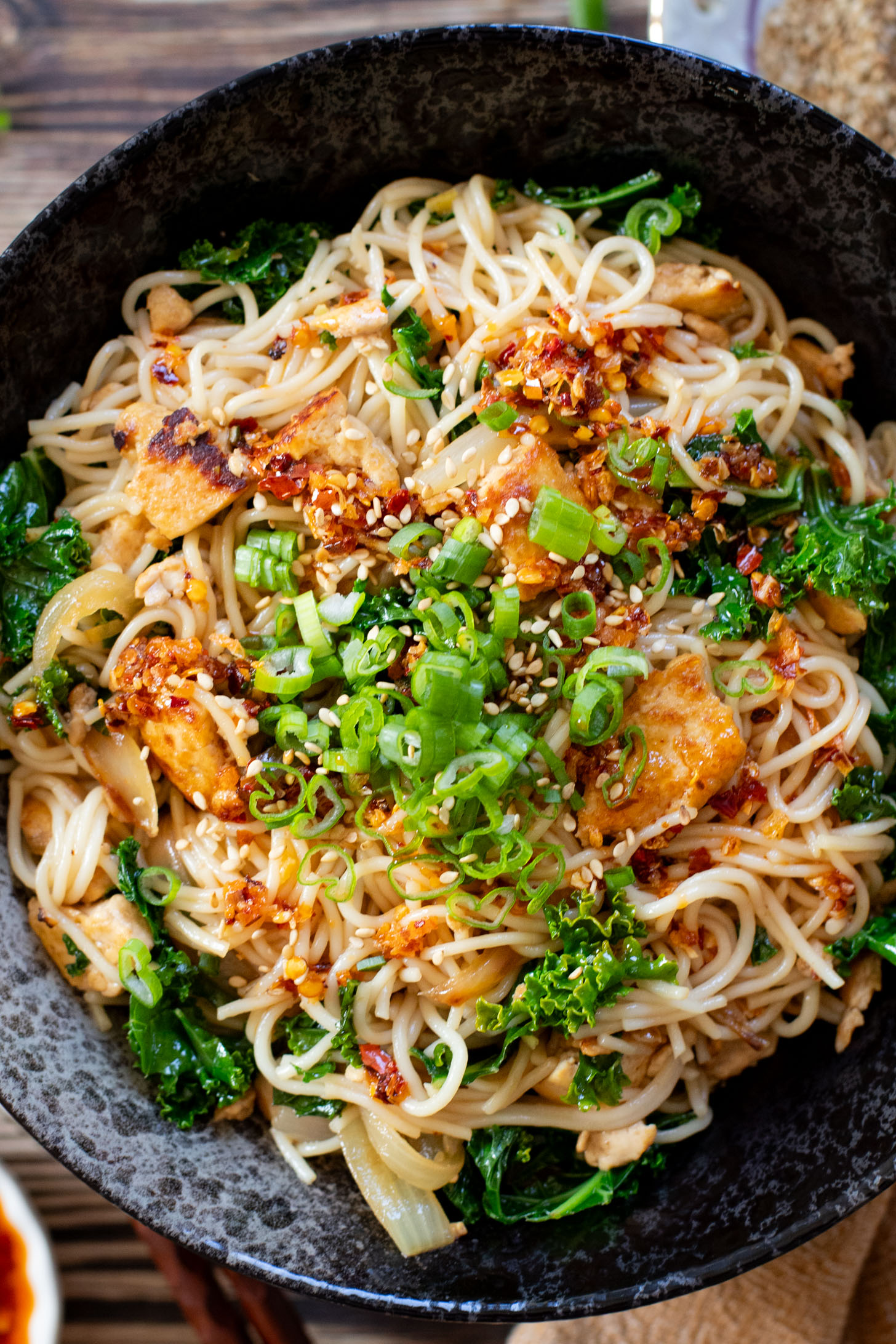 These Simple Kale & Tofu Noodles are an easy vegan weeknight dinner idea! Crispy tofu, wilted kale and rice noodles in a soy-based sauce | ThisSavoryVegan.com #thissavoryvegan #simplenoodles #veganmealprep