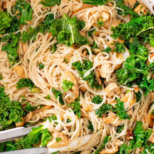 These Simple Kale & Tofu Noodles are an easy vegan weeknight dinner idea! Crispy tofu, wilted kale and rice noodles in a soy-based sauce | ThisSavoryVegan.com #thissavoryvegan #simplenoodles #veganmealprep