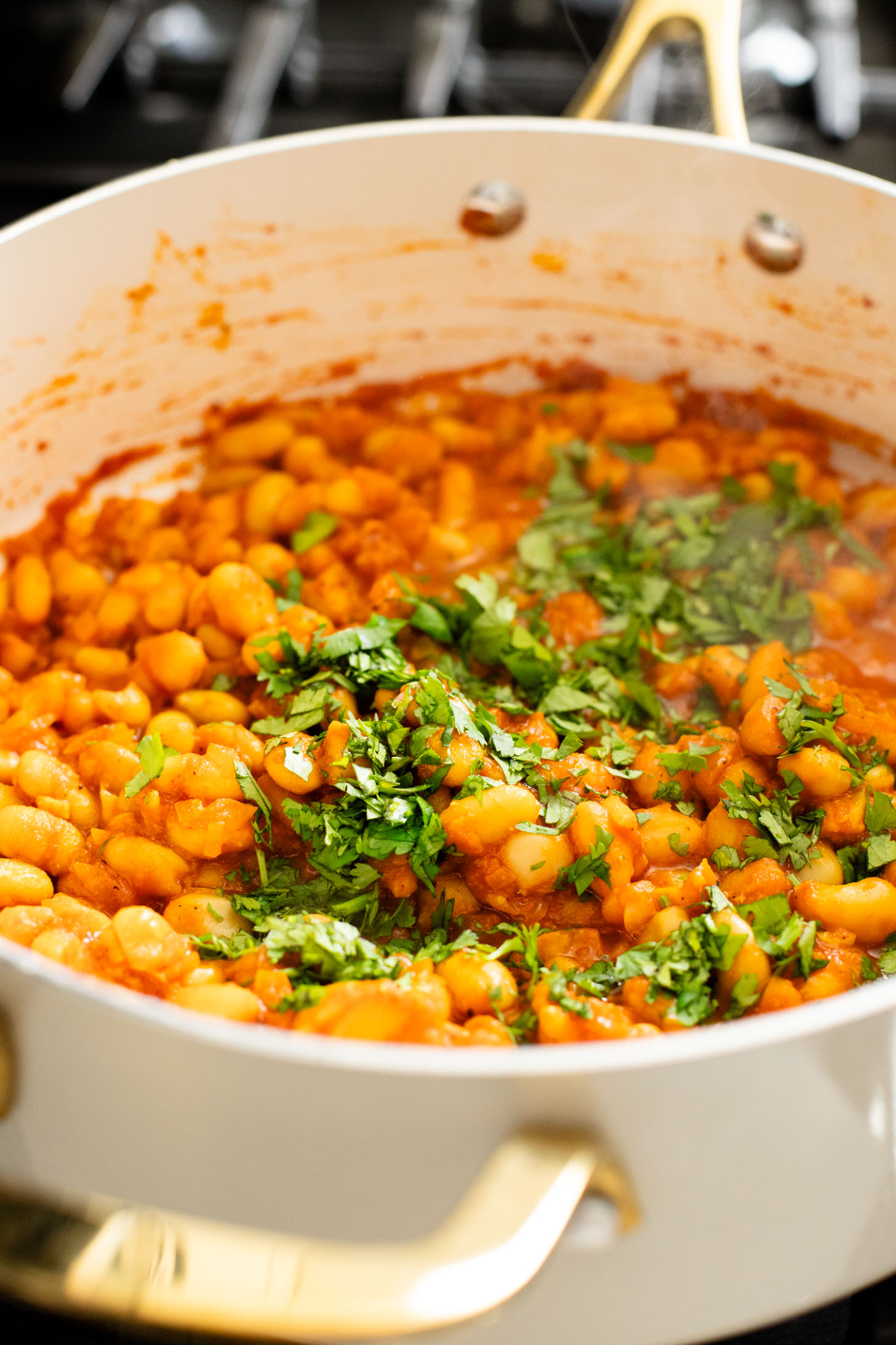 This Curried White Beans & Sesame Salad recipe is delicious and fresh. The beans are filled with Indian-inspired flavors & the salad is crunchy & bright | ThisSavoryVegan.com #thissavoryvegan #vegandinneridea #veggiesalad