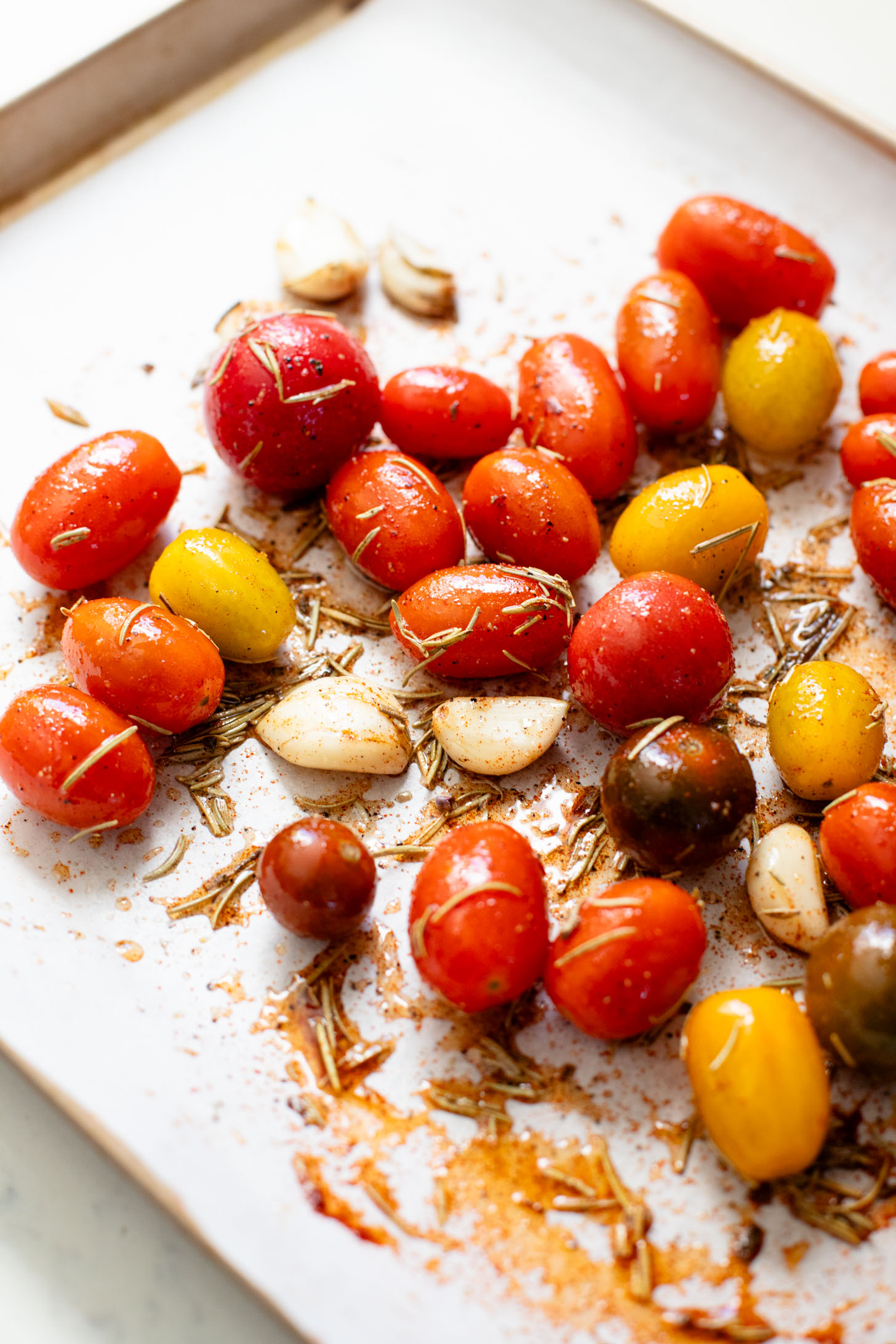 This Roasted Tomato Ricotta Tortellini is made with pre-made vegan tortellini and a simple & creamy tomato sauce! Perfect for date night | ThisSavoryVegan.com #thissavoryvegan #vegantortellini #valentinesdayrecipes