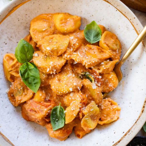 This Roasted Tomato Ricotta Tortellini is made with pre-made vegan tortellini and a simple & creamy tomato sauce! Perfect for date night | ThisSavoryVegan.com #thissavoryvegan #vegantortellini #valentinesdayrecipes