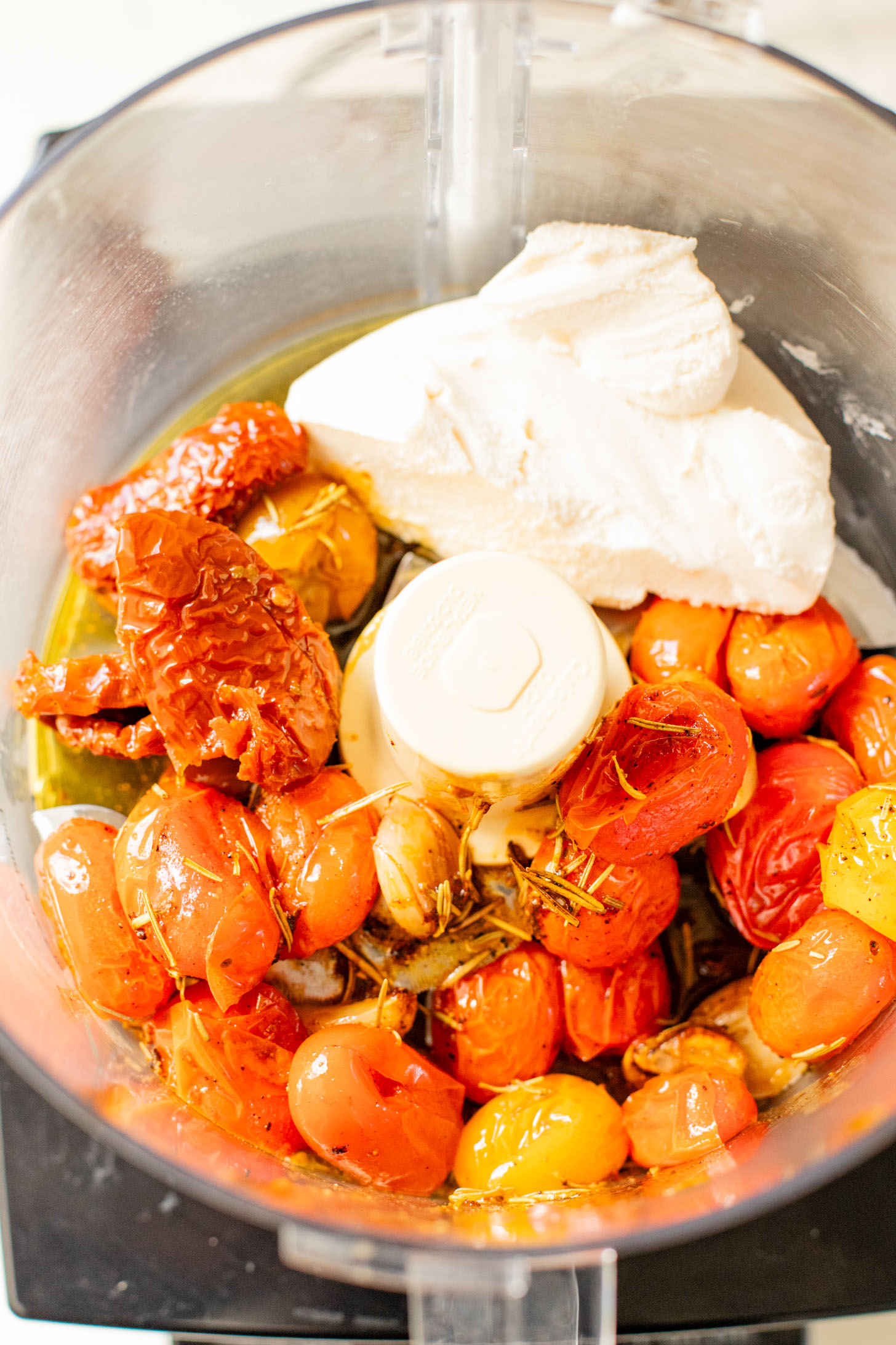 This Roasted Tomato Ricotta Tortellini is made with pre-made vegan tortellini and a simple & creamy tomato sauce! Perfect for date night | ThisSavoryVegan.com #thissavoryvegan #vegantortellini #valentinesdayrecipes