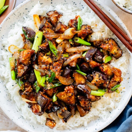 This Simple Soyaki Eggplant is made with minimal ingredients, but packs tons of flavor! Serve with rice for a quick weeknight dinner | ThisSavoryVegan.com #thissavoryvegan #eggplantrecipes #betterthantakeout