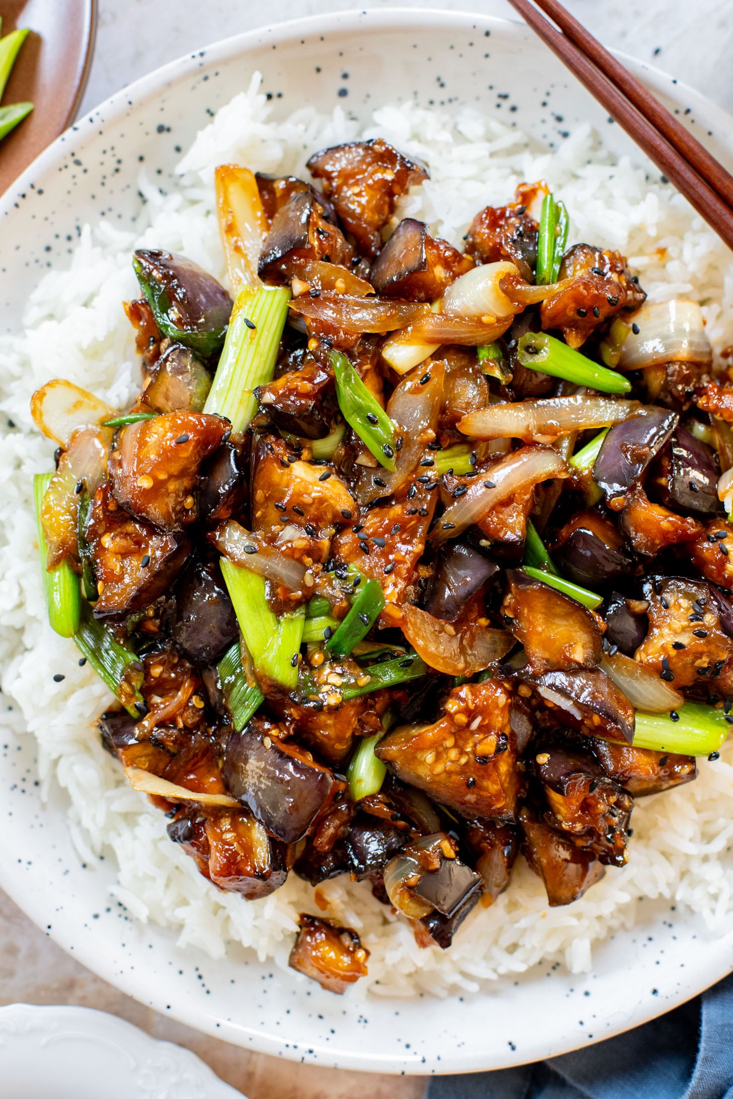 This Simple Soyaki Eggplant is made with minimal ingredients, but packs tons of flavor! Serve with rice for a quick weeknight dinner | ThisSavoryVegan.com #thissavoryvegan #eggplantrecipes #betterthantakeout