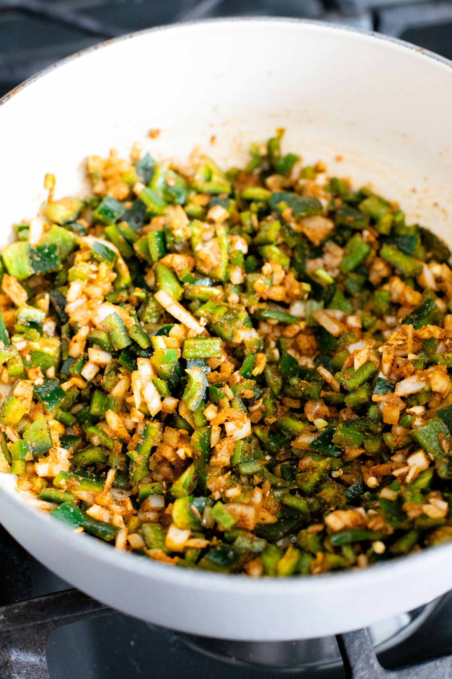 This simple, one-pot White Chickpea Chili is creamy & delicious. The perfect bowl of coziness to serve up on a cold day - don't forget the tortillas chips | ThisSavoryVegan.com #thissavoryvegan #veganchili #chickpearecipes