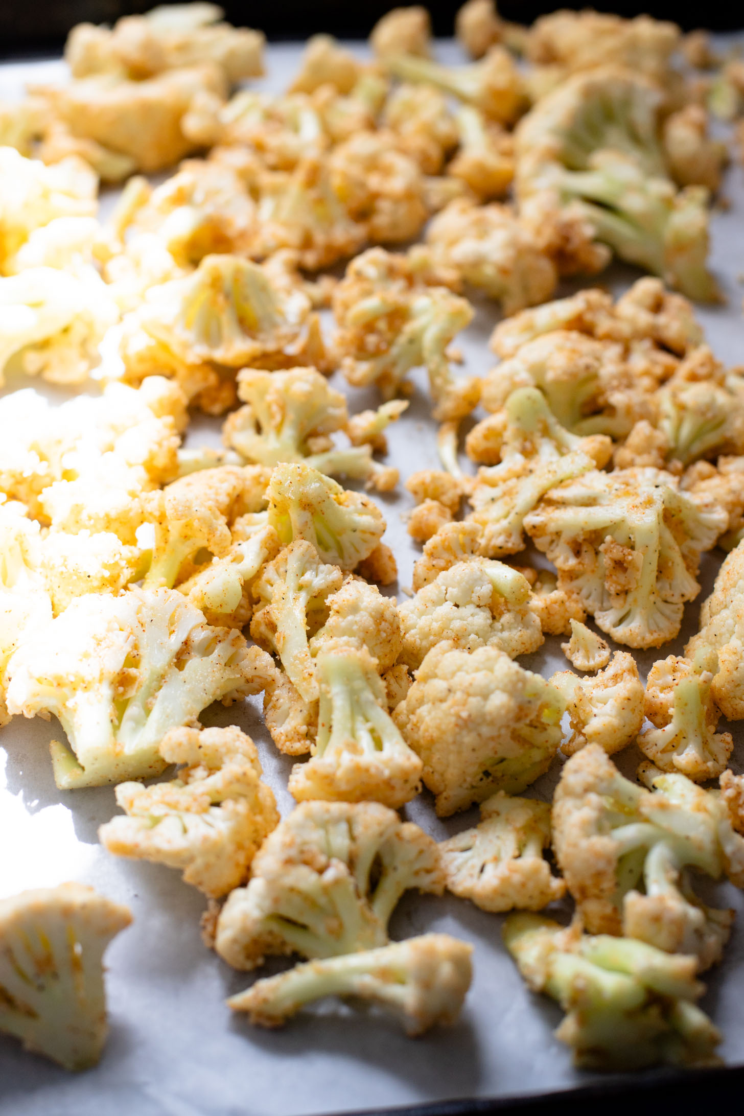 This Parmesan Cauliflower & Lentil Salad is 100% vegan. The cauliflower is coated in vegan parmesan & roasted until crispy. Served over a fresh lentil salad | ThisSavoryVegan.com