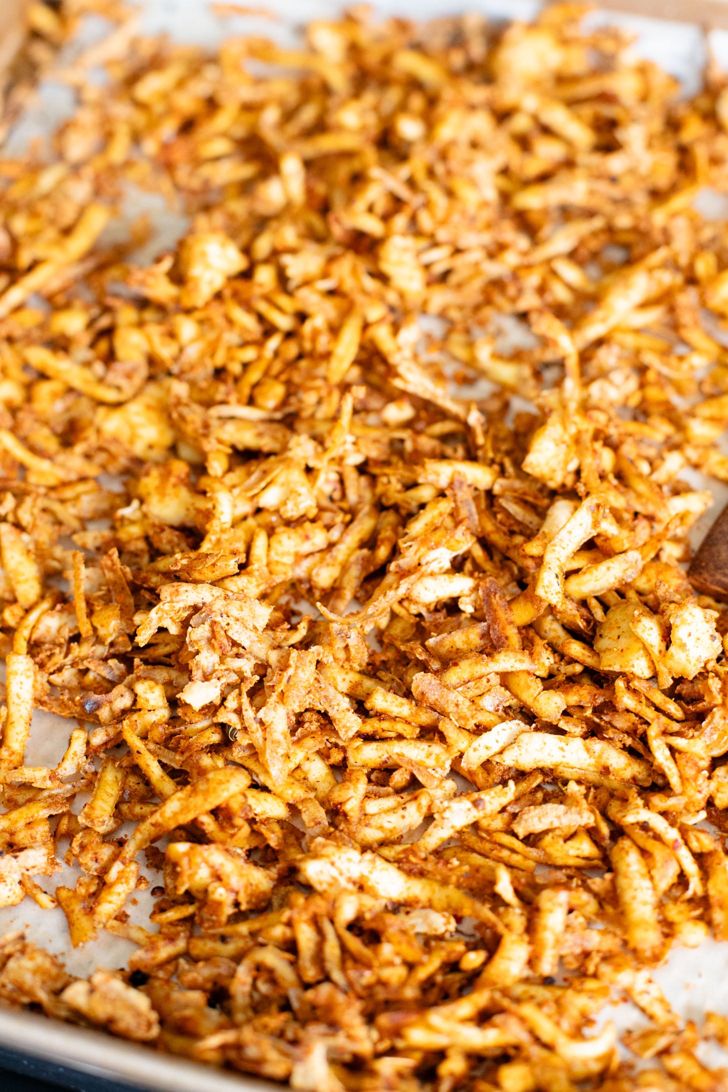 These Shredded Tofu Burrito Bowls are high in protein and veggie-packed! Crispy shredded tofu, black beans, veggies & salsa verde yogurt sauce | ThisSavoryVegan.com