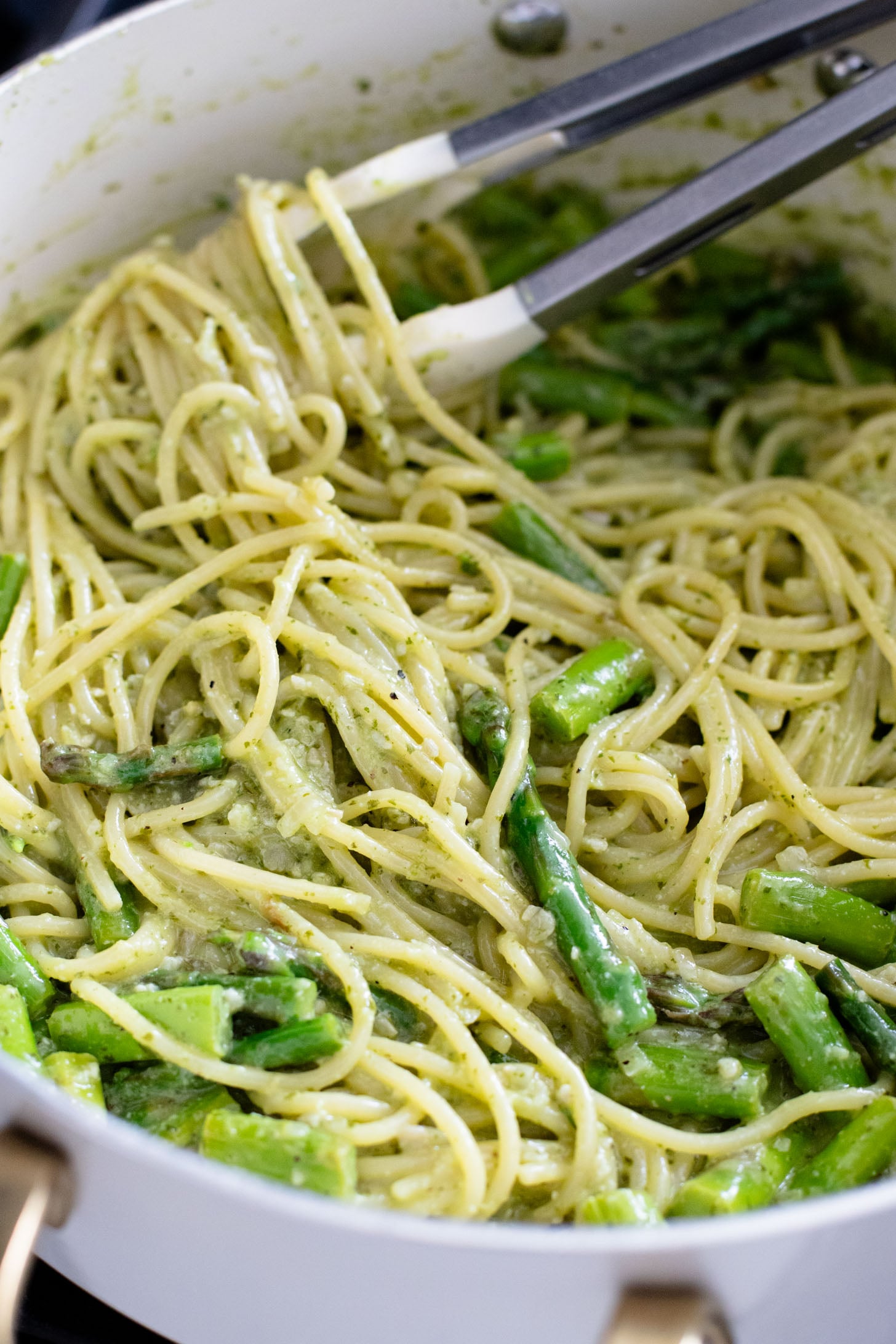 This Pesto & Asparagus Spaghetti is a the perfect vegan pasta dish! This spaghetti is tossed in homemade vegan pesto & tender asparagus pieces | ThisSavoryVegan.com