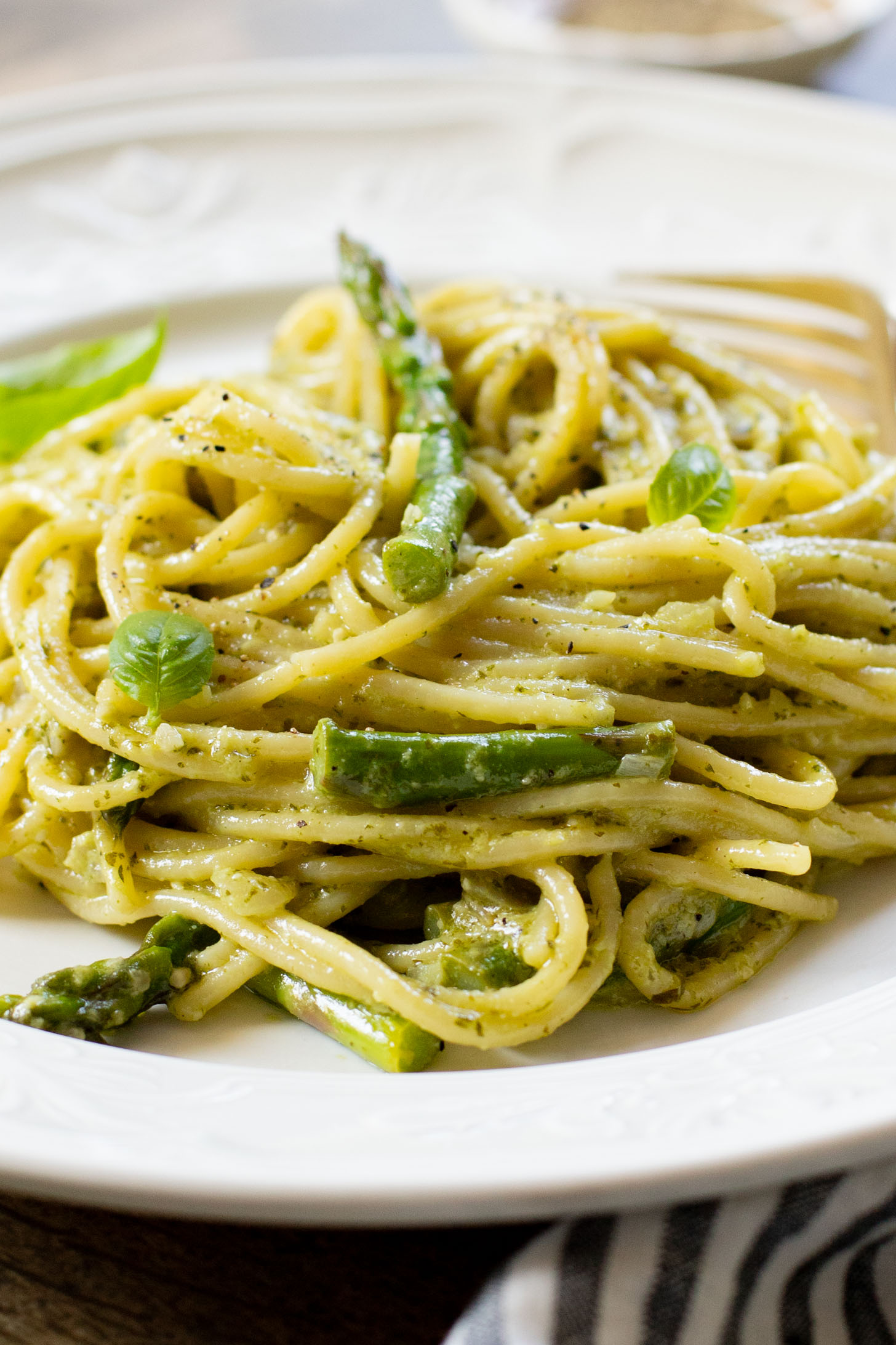 This Pesto & Asparagus Spaghetti is a the perfect vegan pasta dish! This spaghetti is tossed in homemade vegan pesto & tender asparagus pieces | ThisSavoryVegan.com