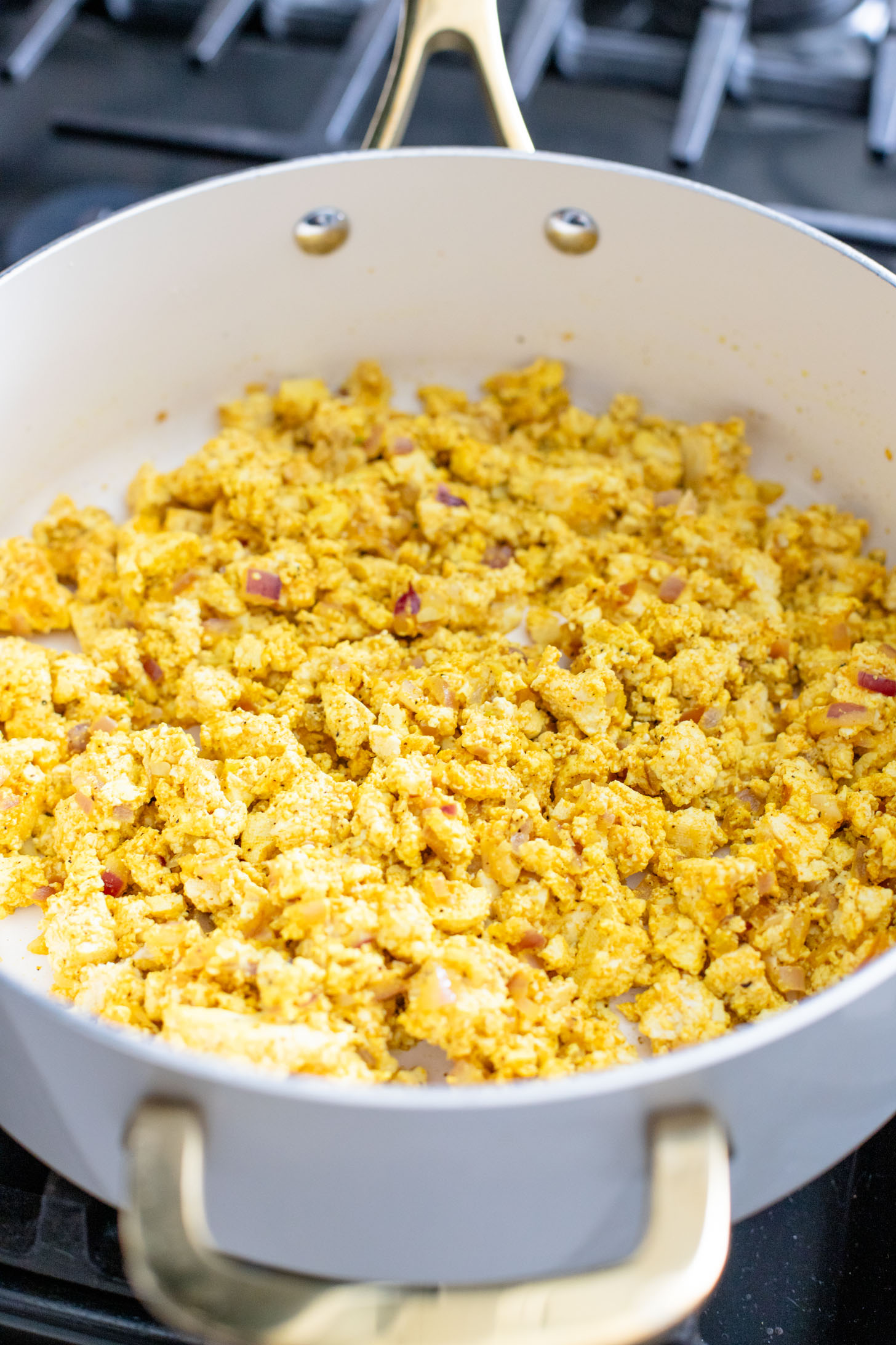 This Roasted Poblano Tofu Scramble is the perfect vegan breakfast! Filled with veggies and protein-packed, this is great for meal prep | ThisSavoryVegan.com