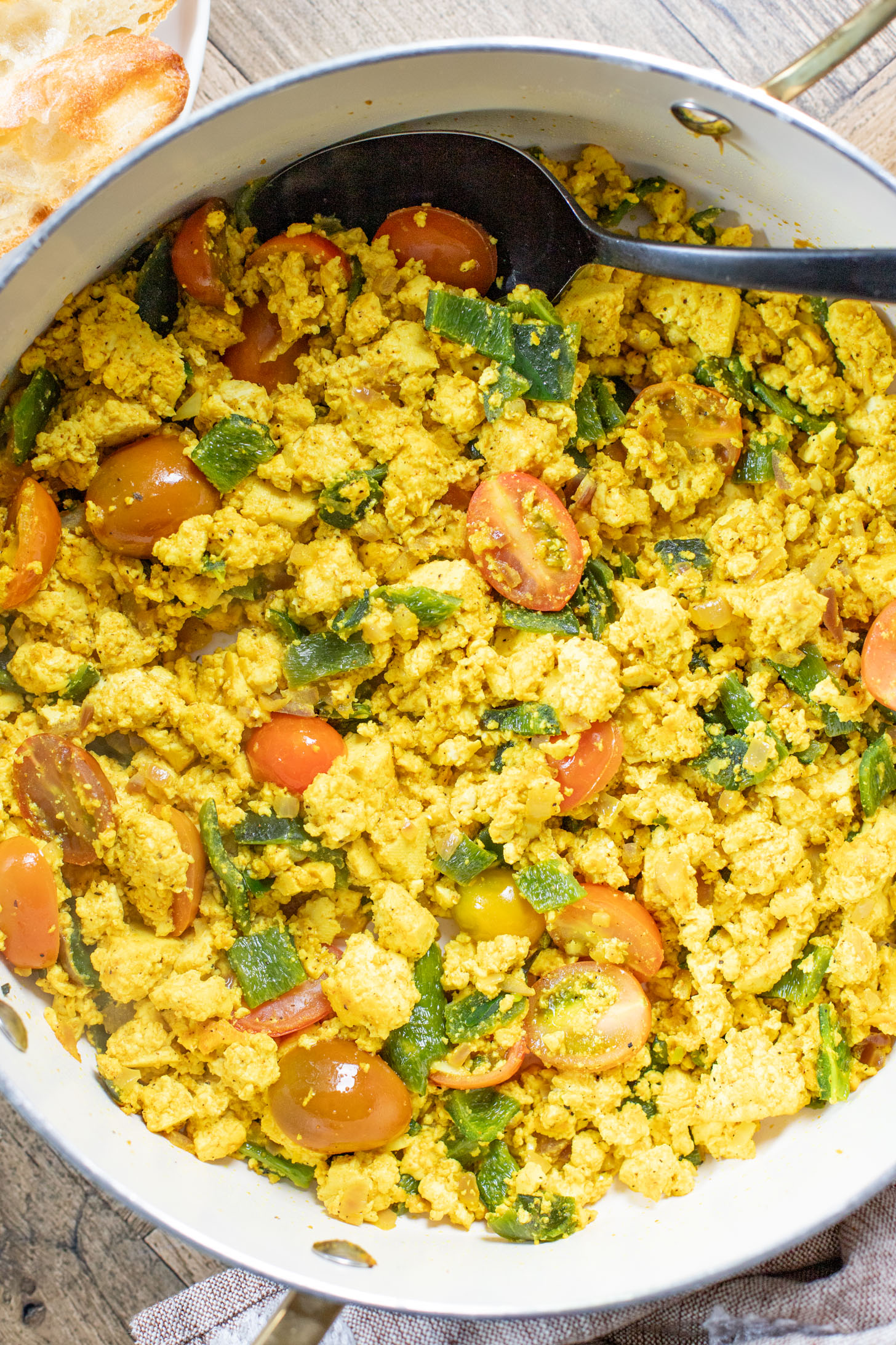 This Roasted Poblano Tofu Scramble is the perfect vegan breakfast! Filled with veggies and protein-packed, this is great for meal prep | ThisSavoryVegan.com