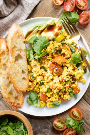 This Roasted Poblano Tofu Scramble is the perfect vegan breakfast! Filled with veggies and protein-packed, this is great for meal prep | ThisSavoryVegan.com