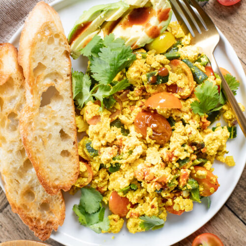 This Roasted Poblano Tofu Scramble is the perfect vegan breakfast! Filled with veggies and protein-packed, this is great for meal prep | ThisSavoryVegan.com