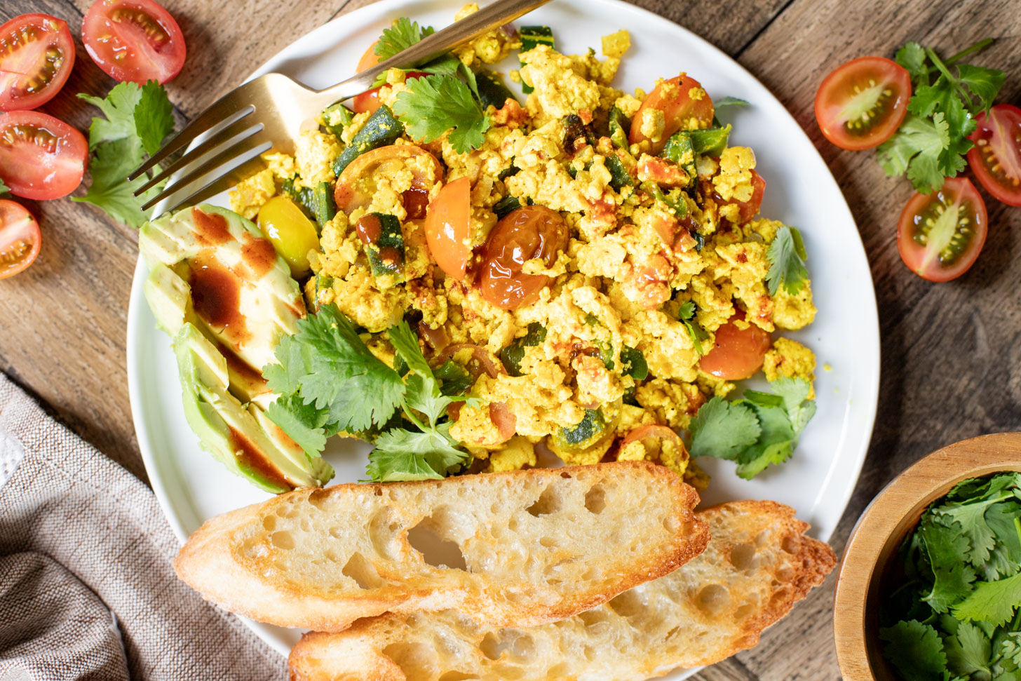 This Roasted Poblano Tofu Scramble is the perfect vegan breakfast! Filled with veggies and protein-packed, this is great for meal prep | ThisSavoryVegan.com