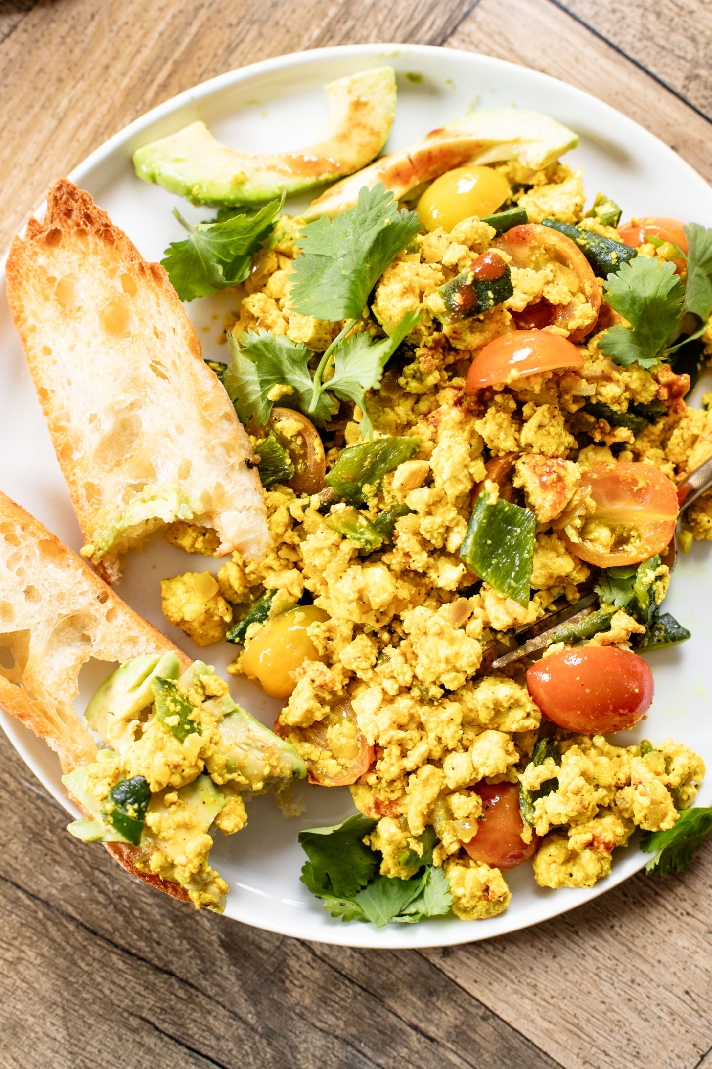 This Roasted Poblano Tofu Scramble is the perfect vegan breakfast! Filled with veggies and protein-packed, this is great for meal prep | ThisSavoryVegan.com