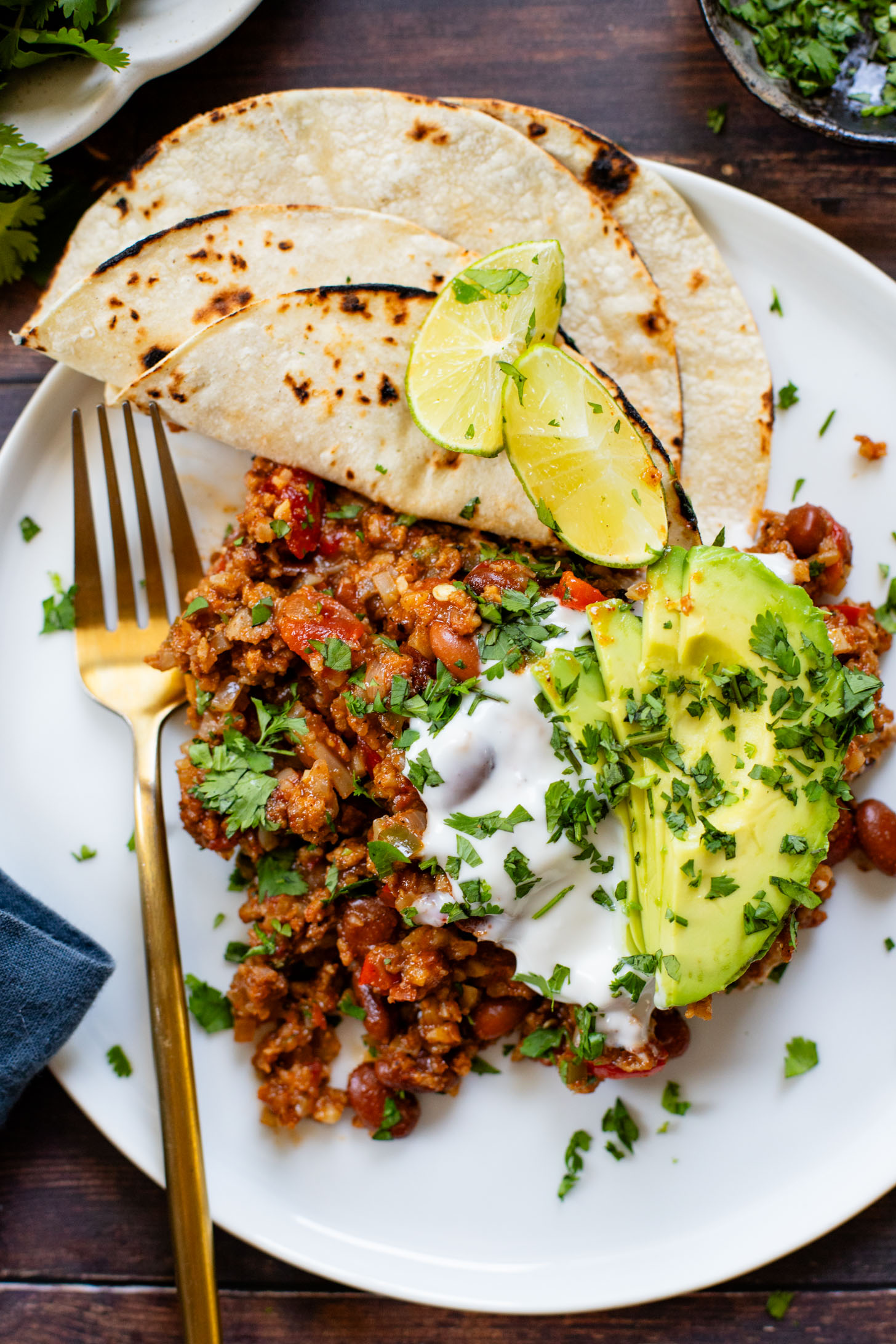 If you are in need of a low carb vegan dinner idea then you need to try this Cauliflower Rice Taco Skillet! Filled with veggies, beans & TONS of flavor | ThisSavoryVegan.com