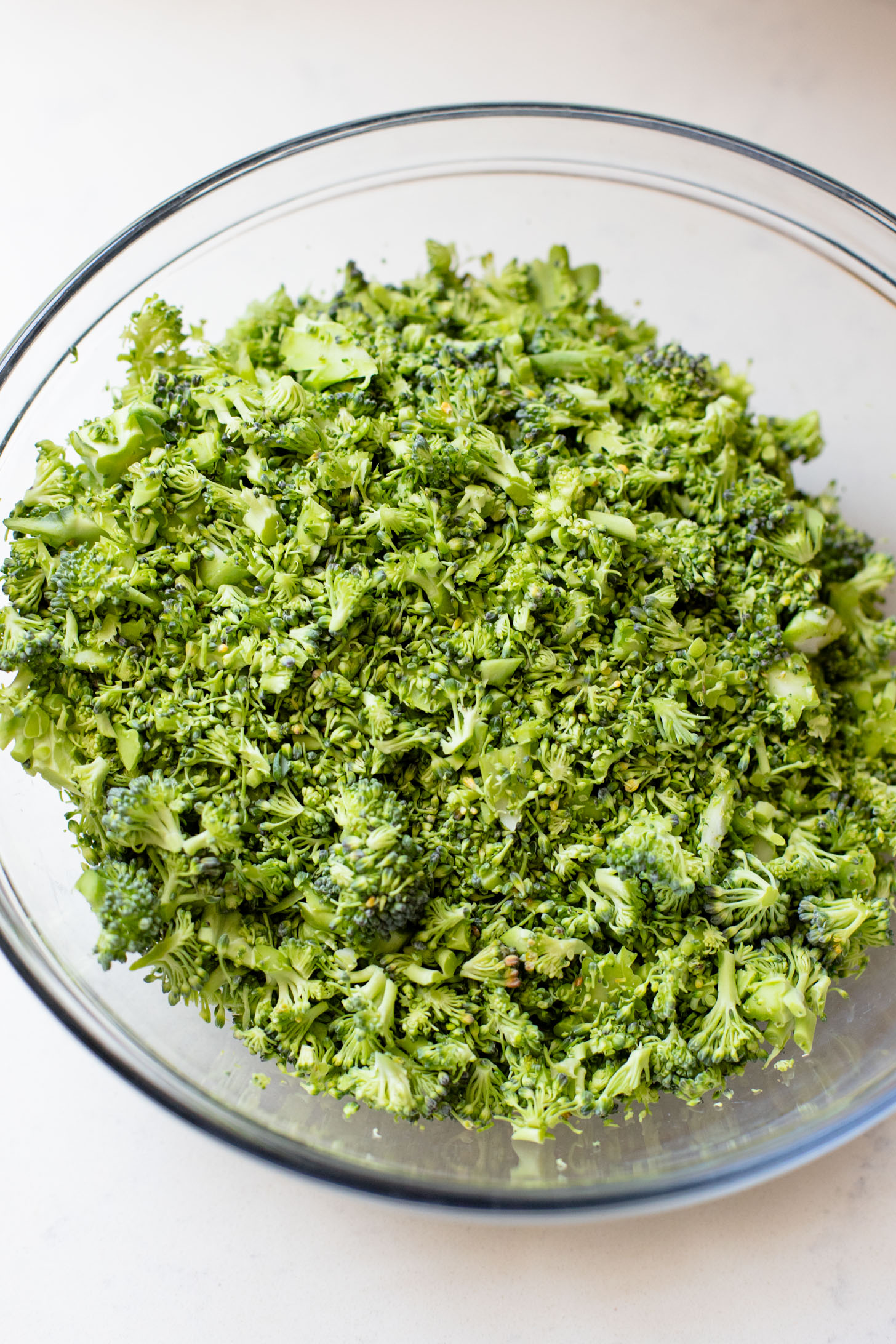 This Sesame Ginger Noodle Salad is filled with TONS of veggies, cold noodles and a super tasty homemade sesame ginger dressing | ThisSavoryVegan.com