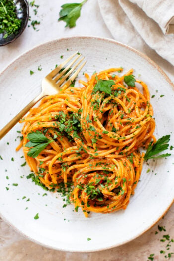 This Caramelized Shallot Pasta is creamy and delicious. Shallots are cooked down until soft and then transformed into a creamy vegan tomato sauce | ThisSavoryVegan.com