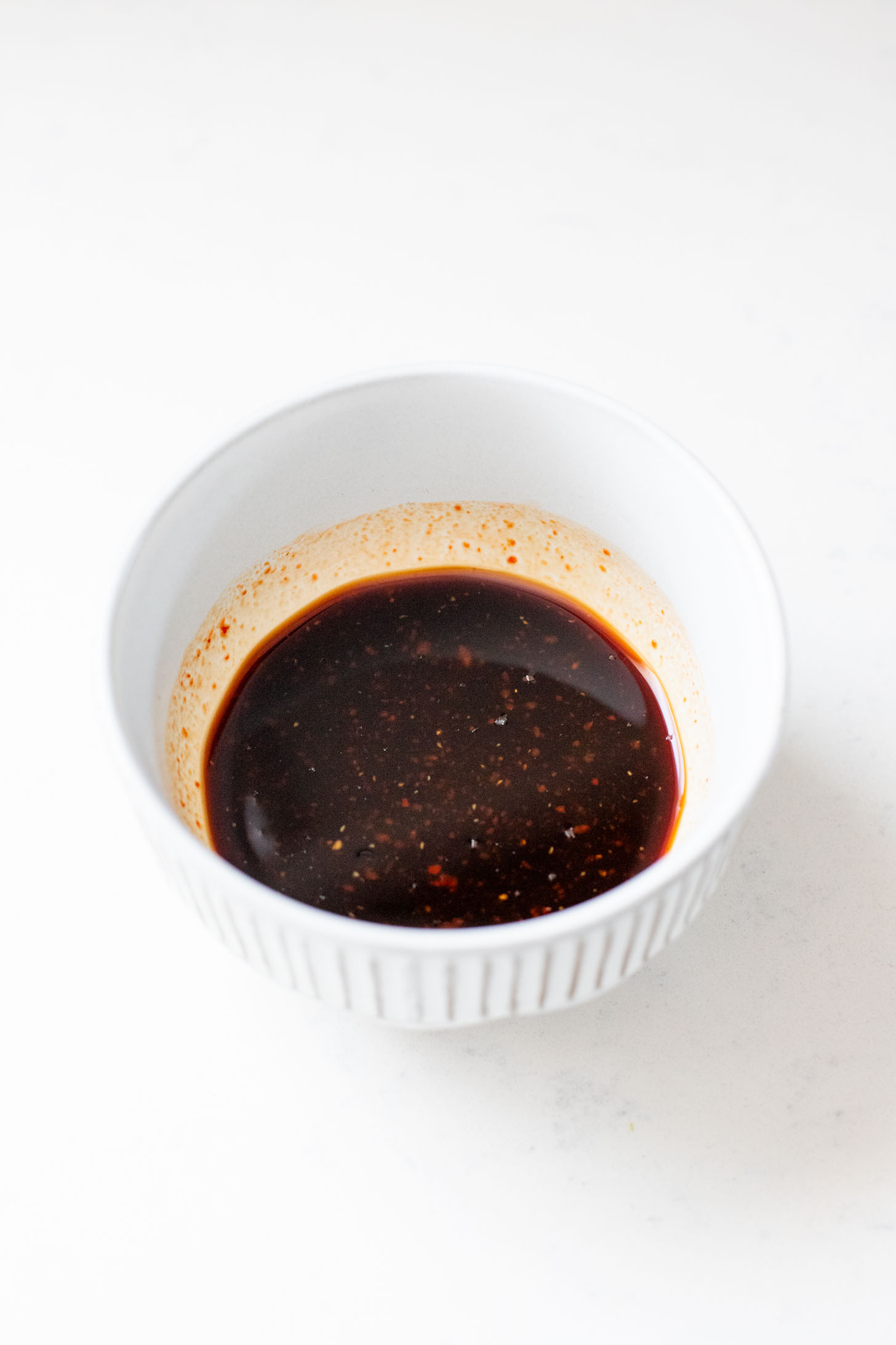 This Simple Tempeh Stir Fry is packed with crispy tempeh, TONS of veggies and a delicious soy-based stir fry sauce. Ready in 30 minutes | ThisSavoryVegan.com