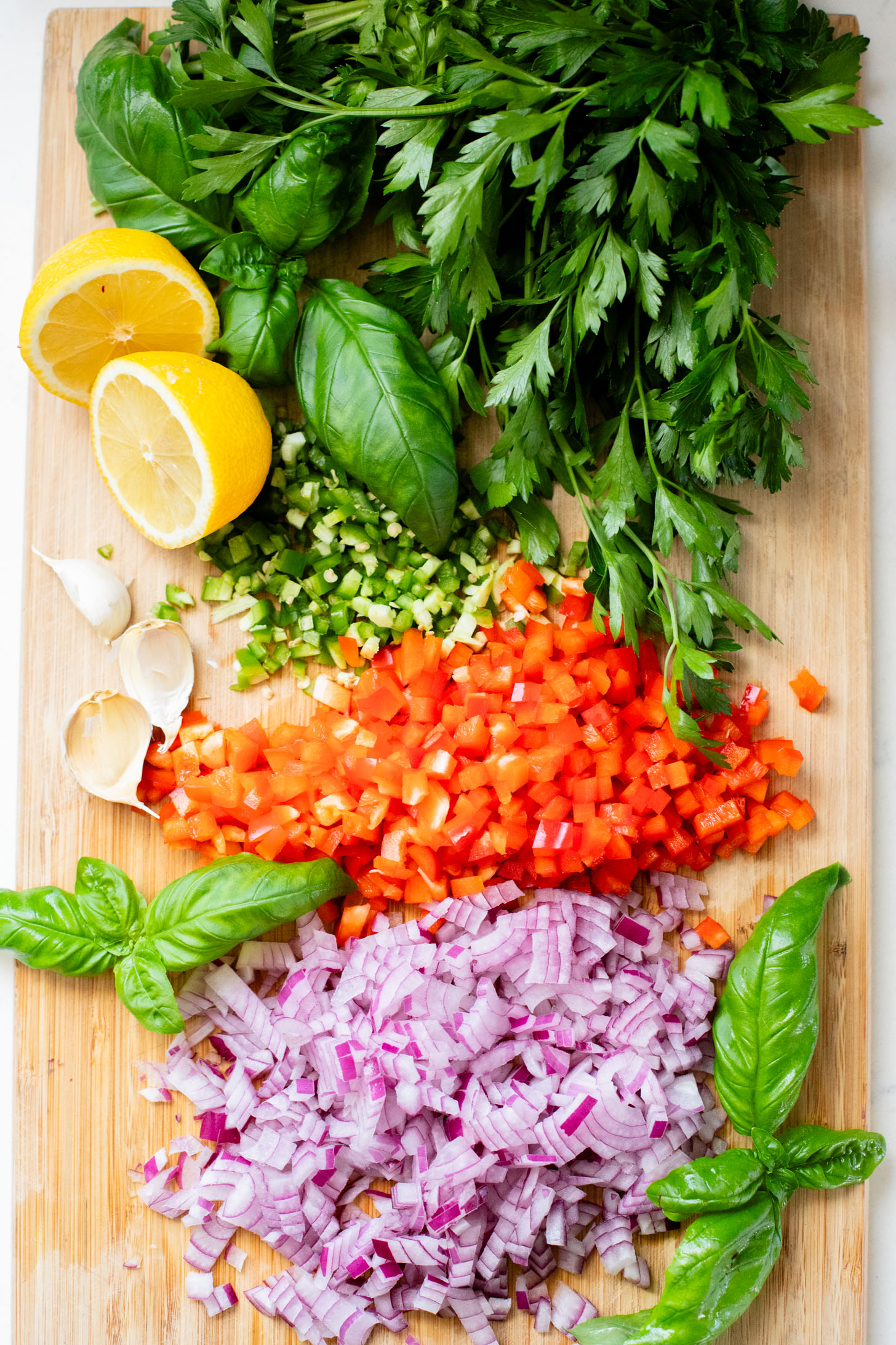 This Super Yummy Lentil Salad is ready in 15 minutes! Packed with veggies, protein and the perfect lemon garlic vinaigrette | ThisSavoryVegan.com