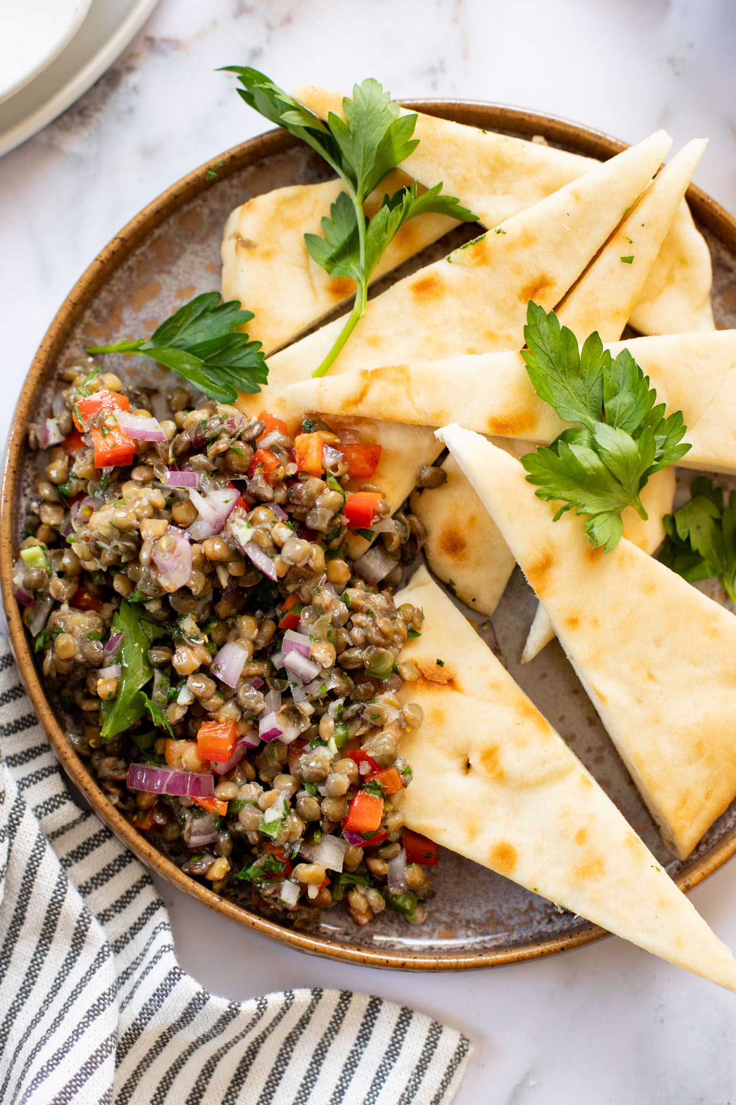 This Super Yummy Lentil Salad is ready in 15 minutes! Packed with veggies, protein and the perfect lemon garlic vinaigrette | ThisSavoryVegan.com