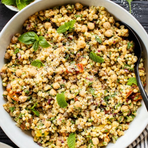 This Lemon Herb Couscous Salad is packed with fresh herbs, chickpeas, vegan parmesan and a simple & delicious dressing | ThisSavoryVegan.com