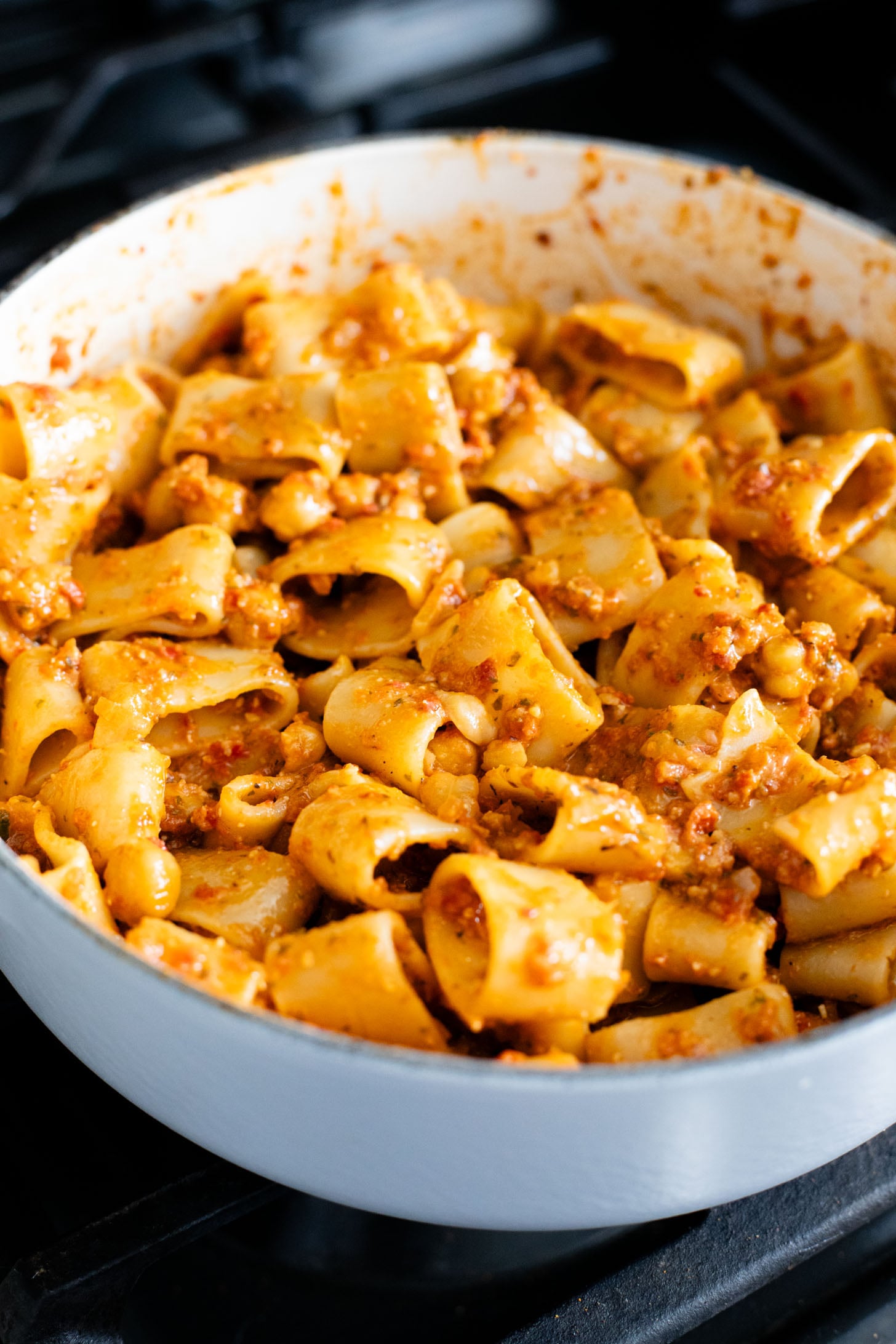 This One Pot Sun-Dried Tomato Pasta is the perfect vegan dinner! A simple & delicious sauce, chickpeas and pasta all made in one pot | ThisSavoryVegan.com