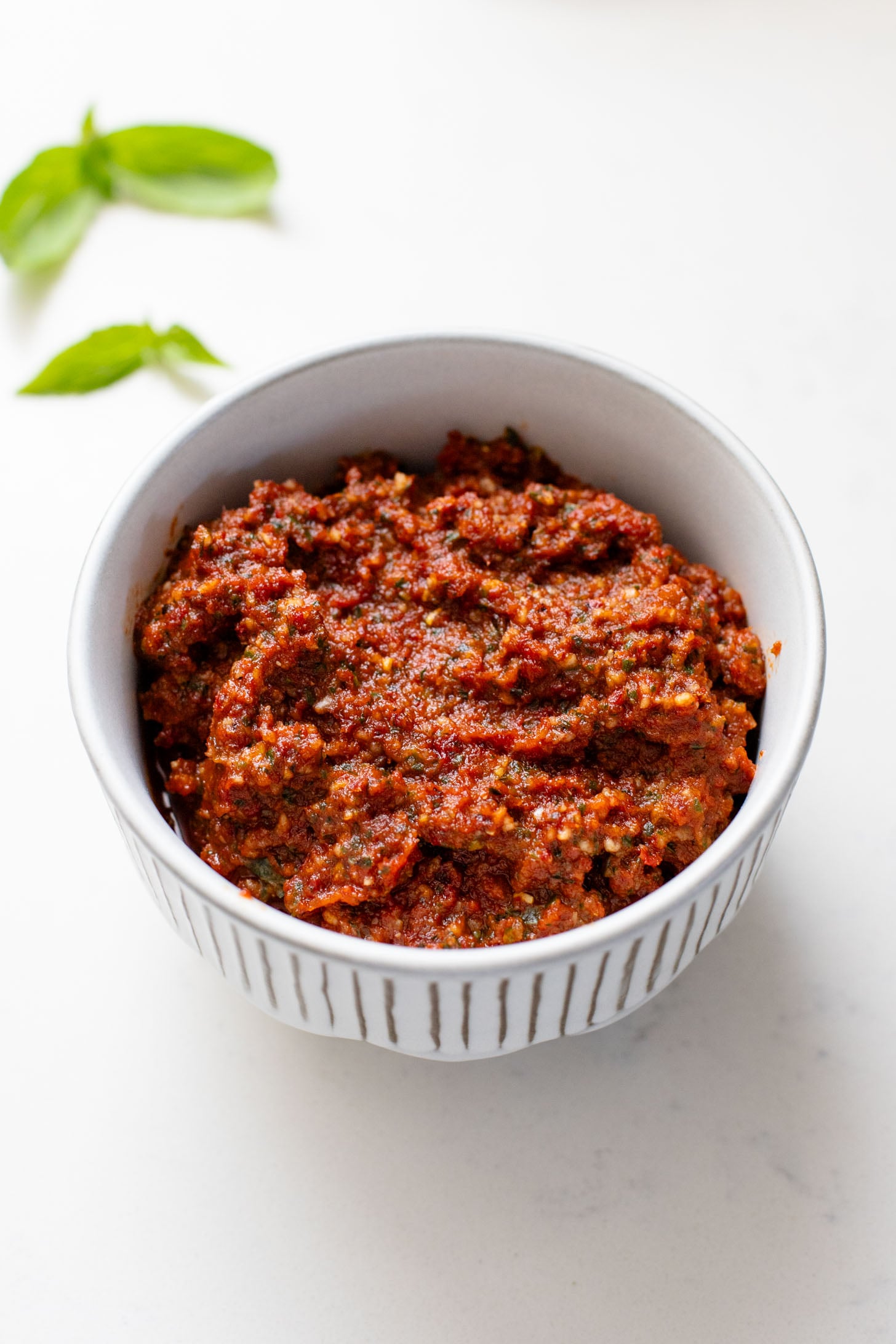 This One Pot Sun-Dried Tomato Pasta is the perfect vegan dinner! A simple & delicious sauce, chickpeas and pasta all made in one pot | ThisSavoryVegan.com
