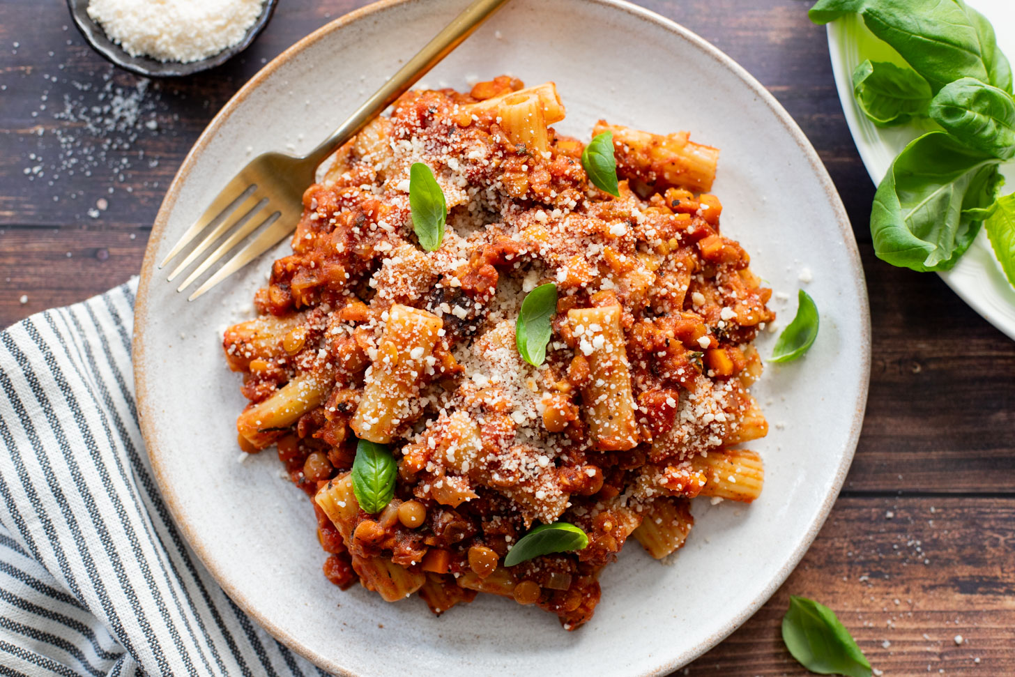 This Slow Cooker Lentil Bolognese is the perfect vegan Sunday sauce! Served over pasta for a delicious, protein-packed dinner idea | ThisSavoryVegan.com