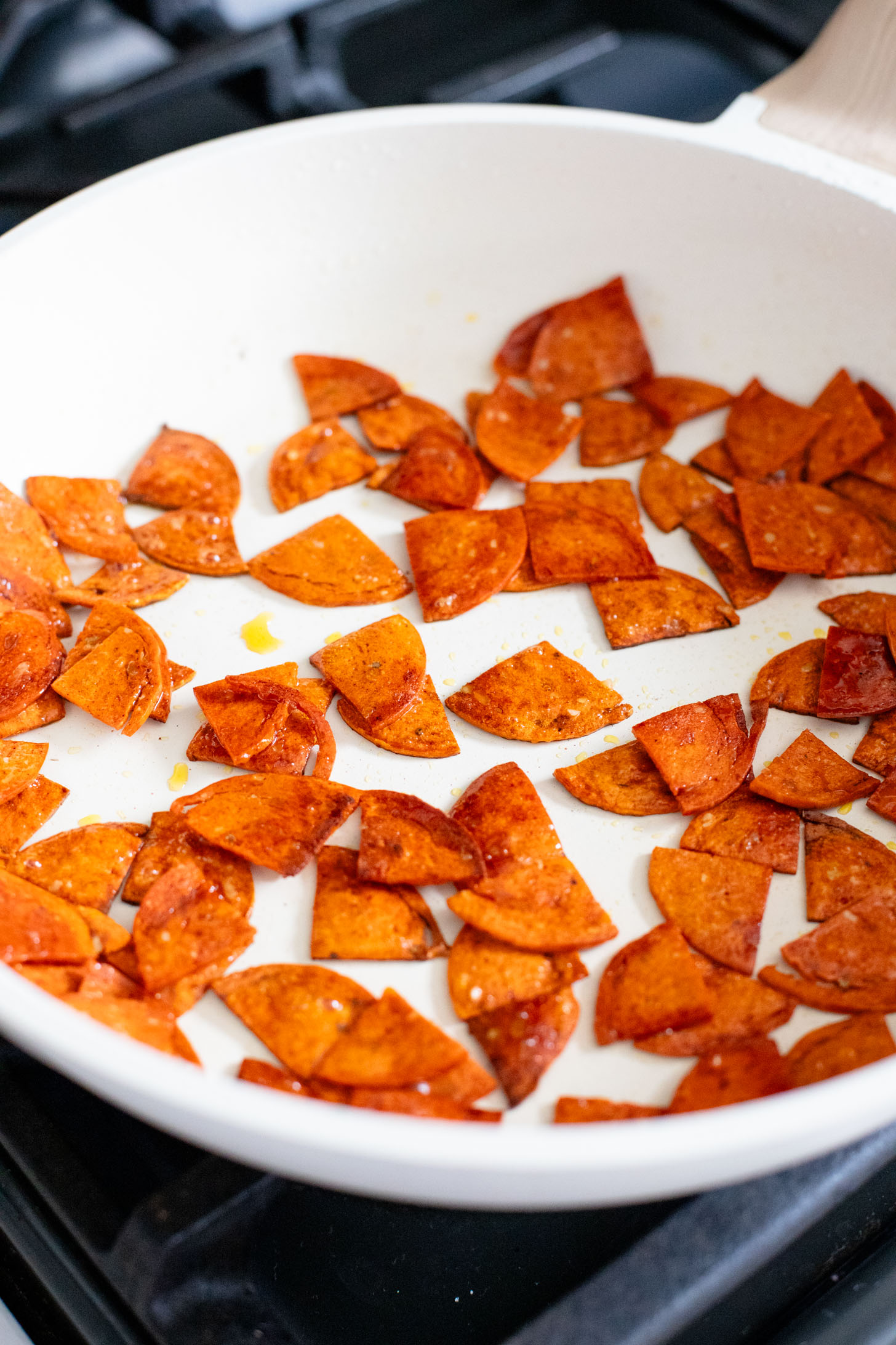 Trader Joe's Vegan Pizza 2 Ways - spicy vegan pepperoni pizza and pesto arugula pizza. Simple, delicious & easy | ThisSavoryVegan.com