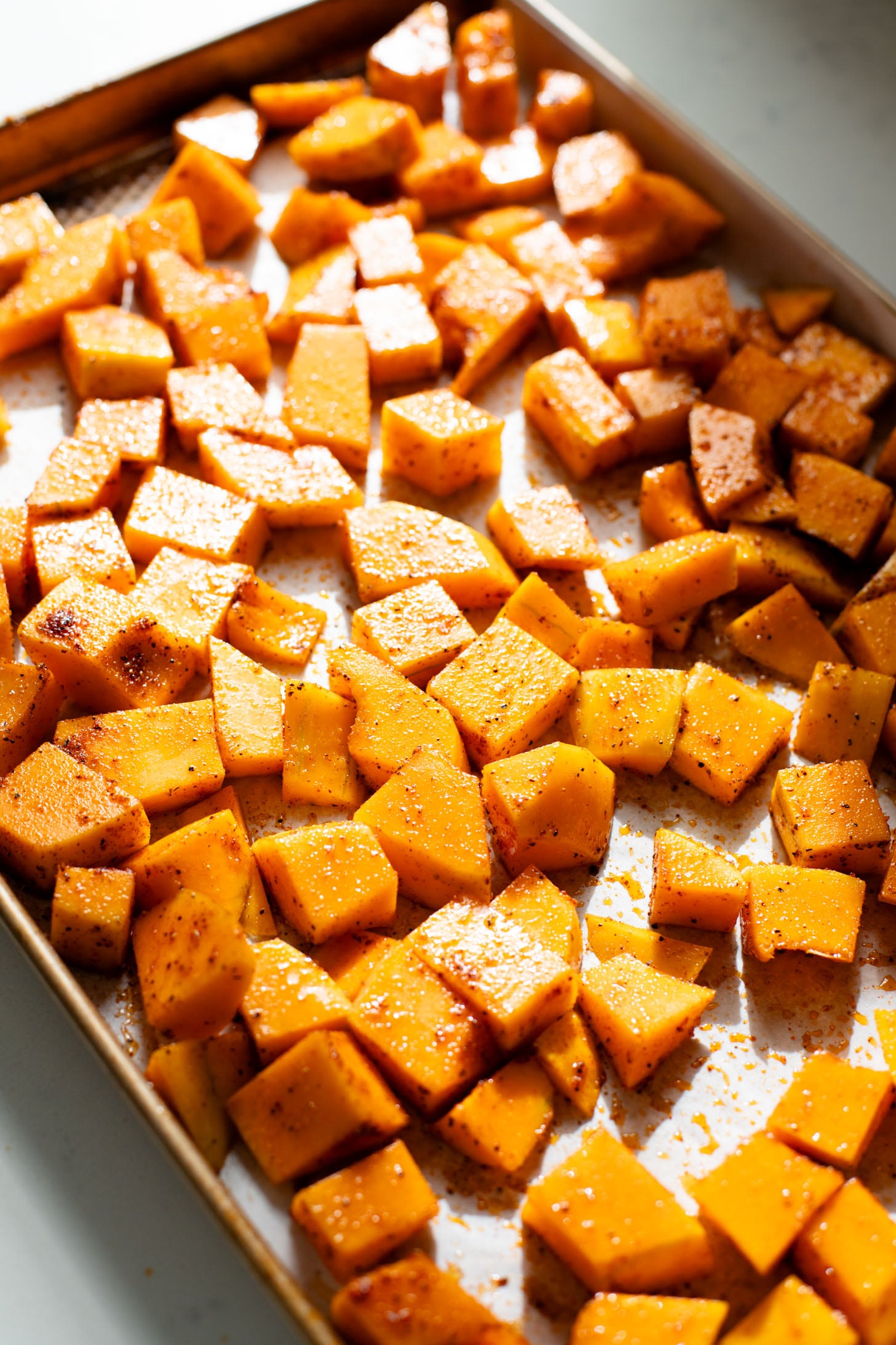 This Chipotle Butternut Squash Quinoa Salad is the perfect fall meal. Roasted squash, tender quinoa, black beans, kale & a chipotle dressing | ThisSavoryVegan.com