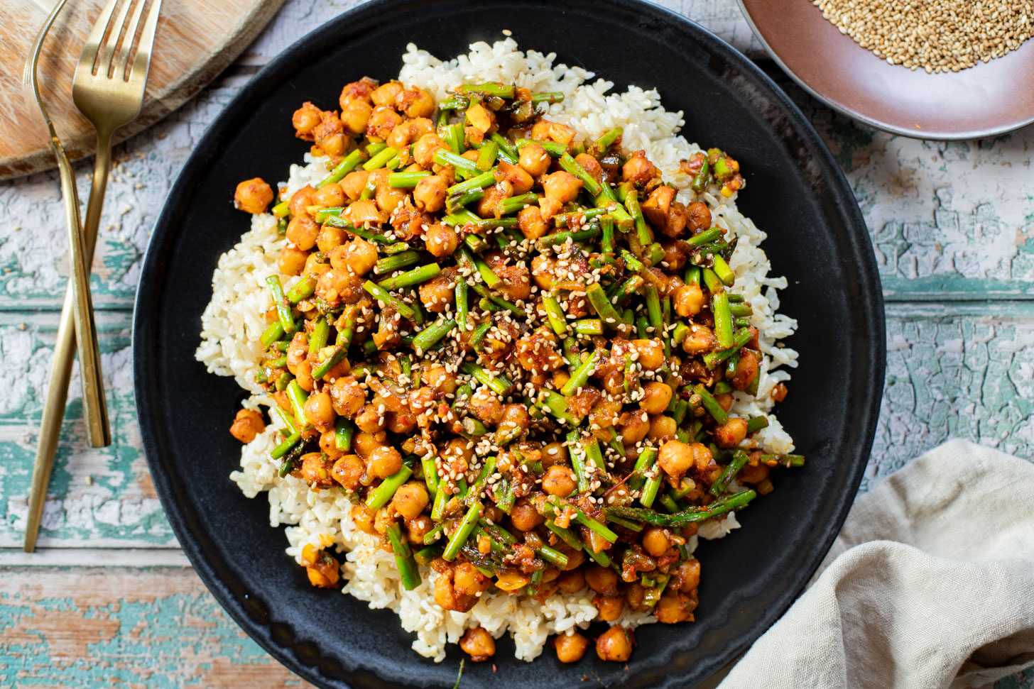 This Harissa Chickpeas & Asparagus recipe is the best skillet dinner. Made with simple vegan ingredients and served over rice for a tasty meal | ThisSavoryVegan.com