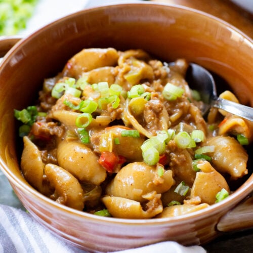This Vegan Cajun Hamburger Helper is the perfect one-pot weeknight dinner! Simple ingredients, ready in less than an hour & delish | ThisSavoryVegan.com