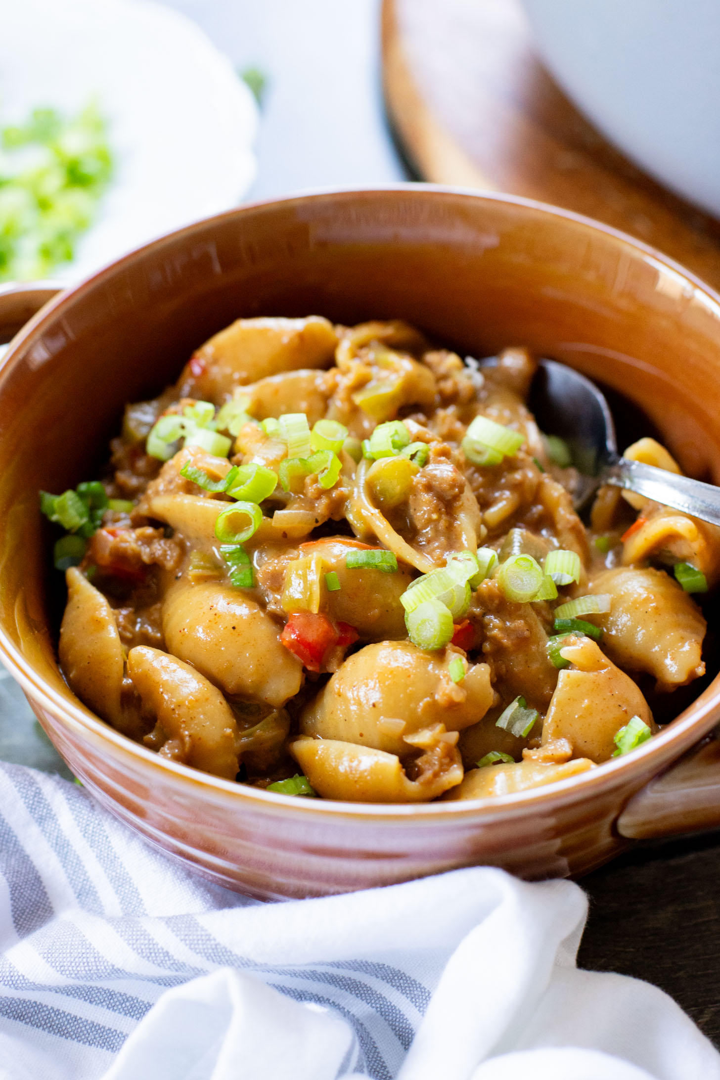 This Vegan Cajun Hamburger Helper is the perfect one-pot weeknight dinner! Simple ingredients, ready in less than an hour & delish | ThisSavoryVegan.com
