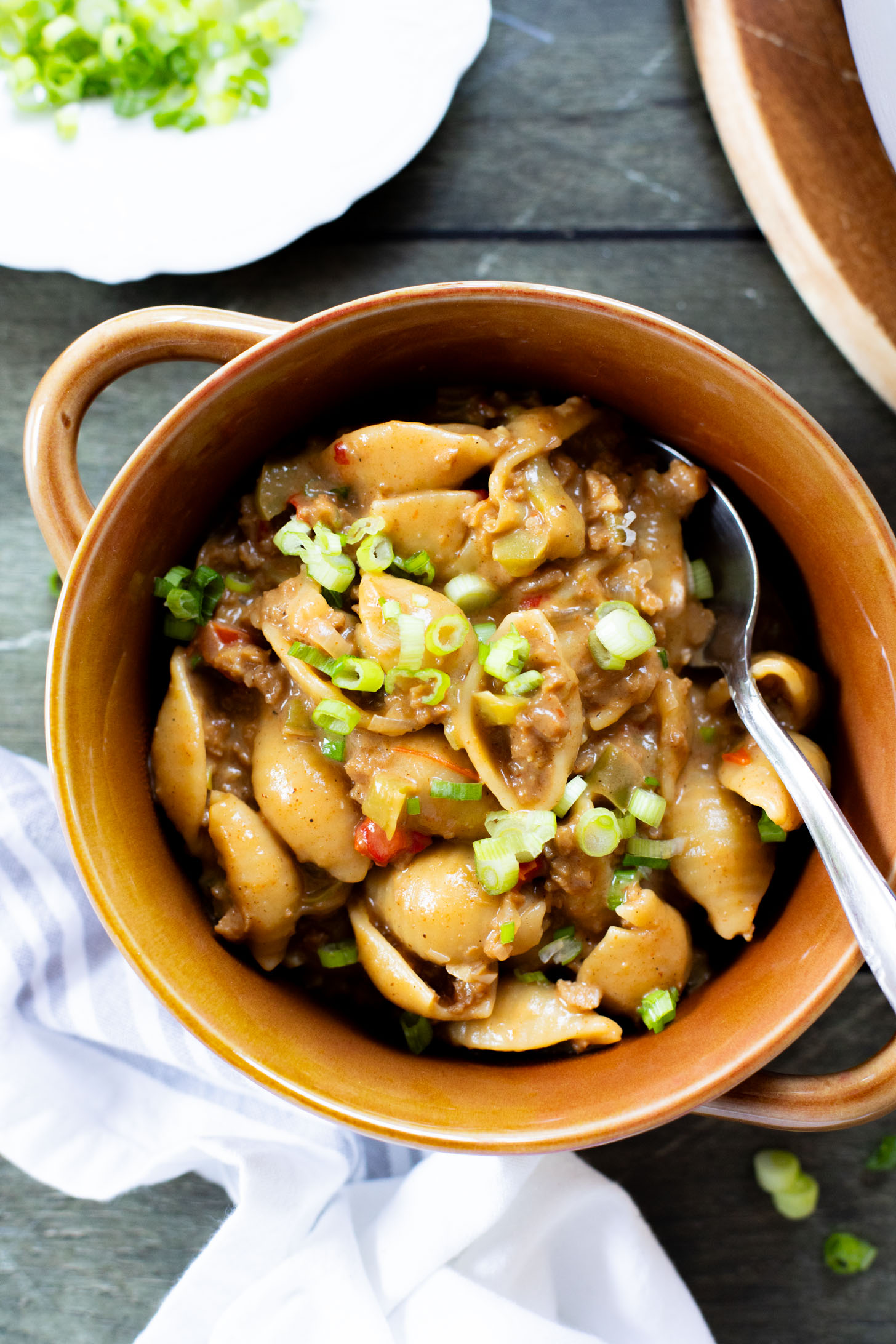 This Vegan Cajun Hamburger Helper is the perfect one-pot weeknight dinner! Simple ingredients, ready in less than an hour & delish | ThisSavoryVegan.com