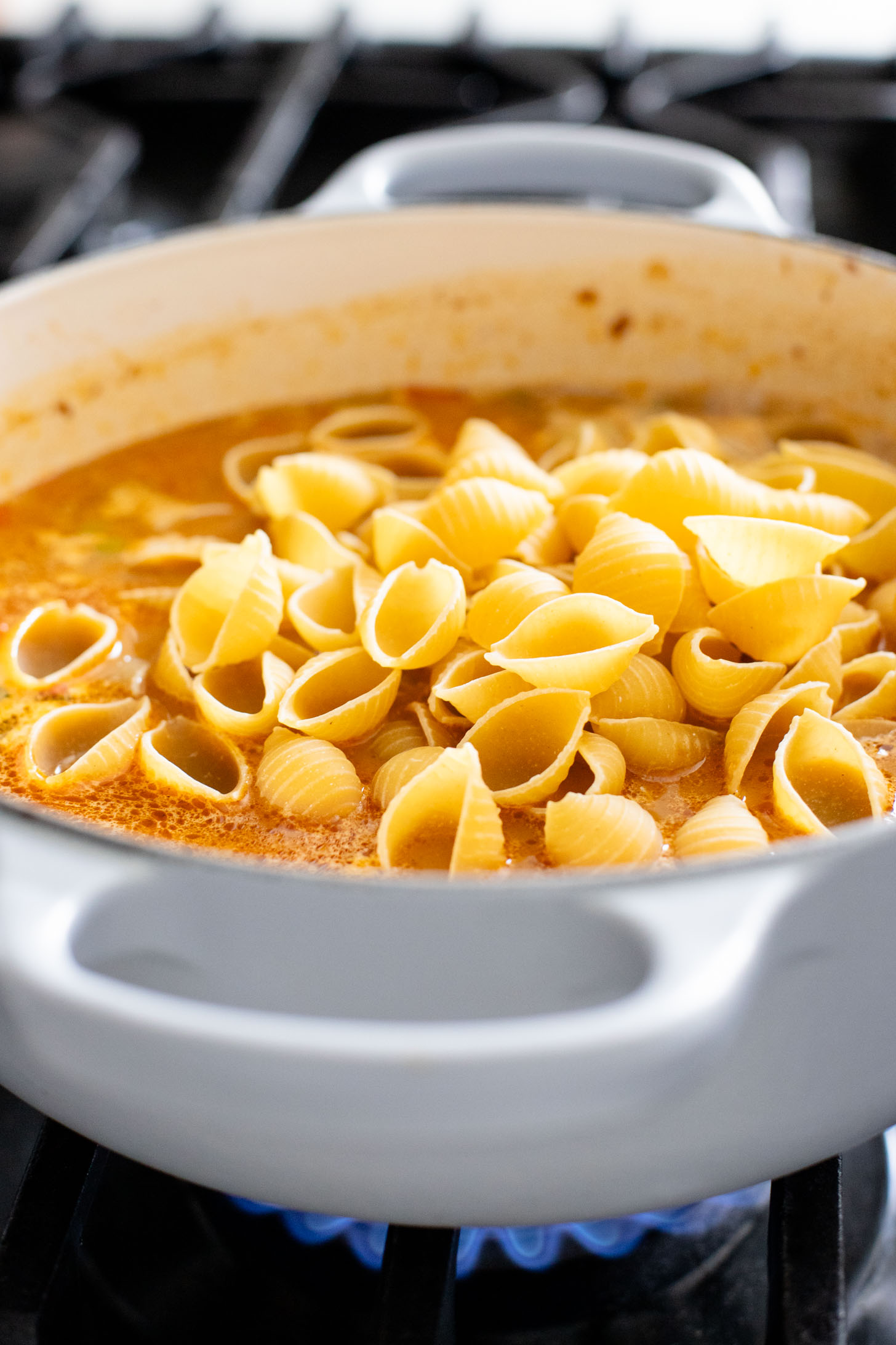 This Vegan Cajun Hamburger Helper is the perfect one-pot weeknight dinner! Simple ingredients, ready in less than an hour & delish | ThisSavoryVegan.com