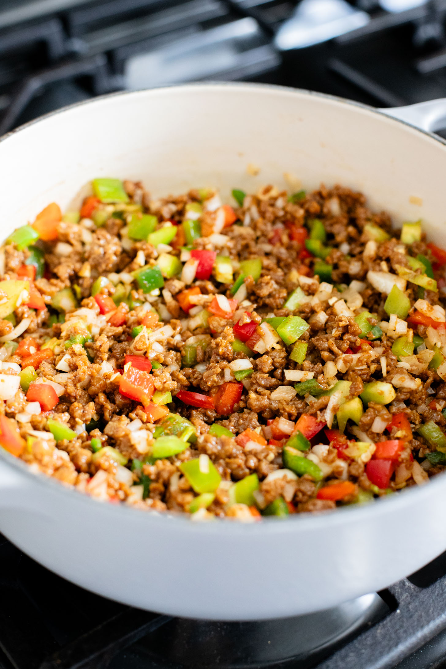 This Vegan Cajun Hamburger Helper is the perfect one-pot weeknight dinner! Simple ingredients, ready in less than an hour & delish | ThisSavoryVegan.com