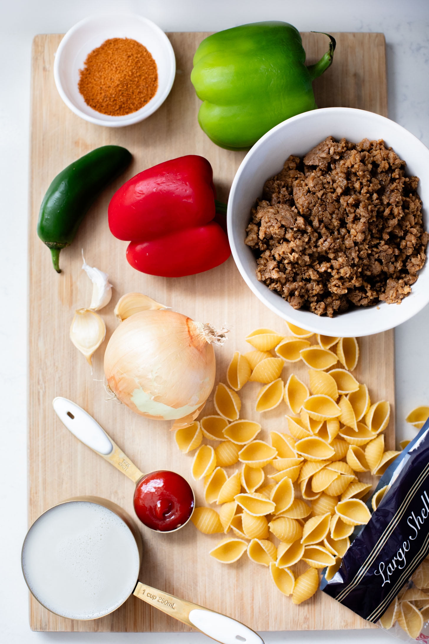 This Vegan Cajun Hamburger Helper is the perfect one-pot weeknight dinner! Simple ingredients, ready in less than an hour & delish | ThisSavoryVegan.com