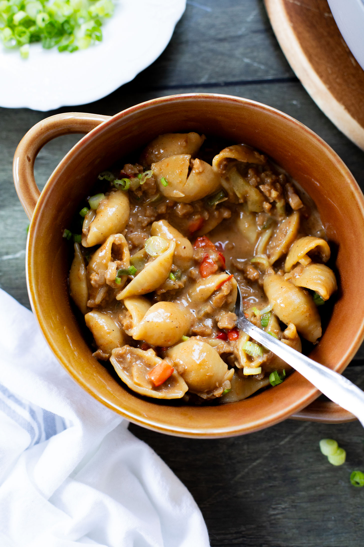 This Vegan Cajun Hamburger Helper is the perfect one-pot weeknight dinner! Simple ingredients, ready in less than an hour & delish | ThisSavoryVegan.com