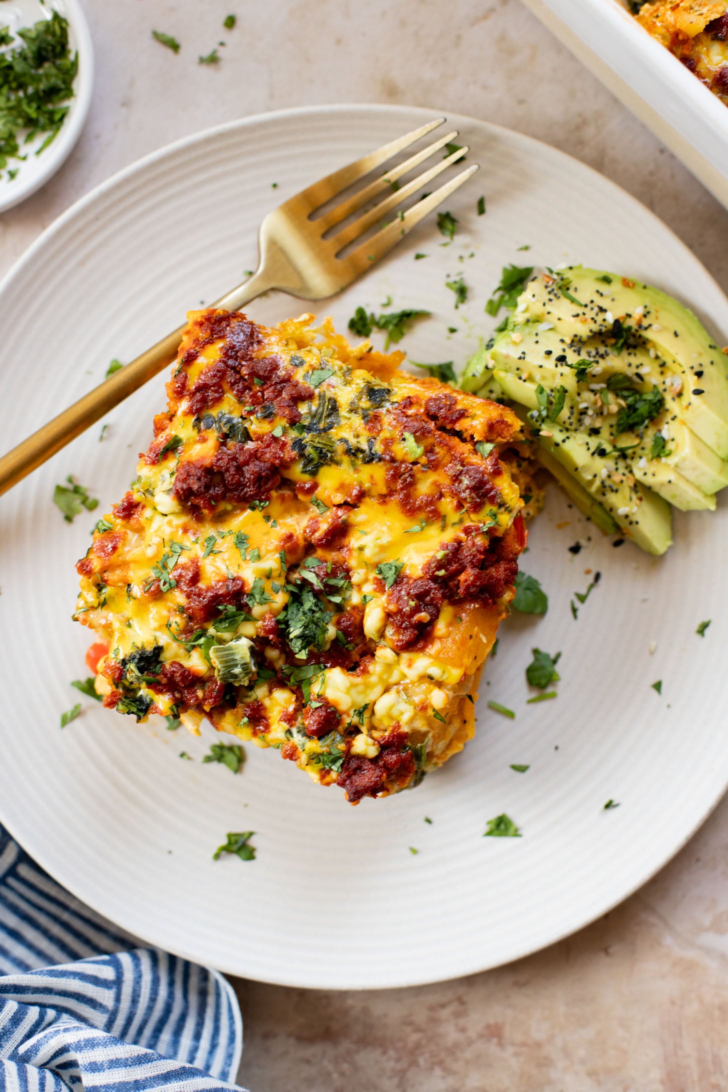 This Vegan Potato & Egg Breakfast Casserole is a simple & delicious vegan brunch idea! Also great for meal prepped breakfast | ThisSavoryVegan.com