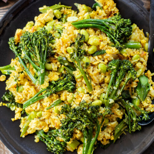 This Simple Broccoli Fried Rice is a protein-packed & delicious one-pot vegan dinner filled with tofu, edamame and broccolini | ThisSavoryVegan.com