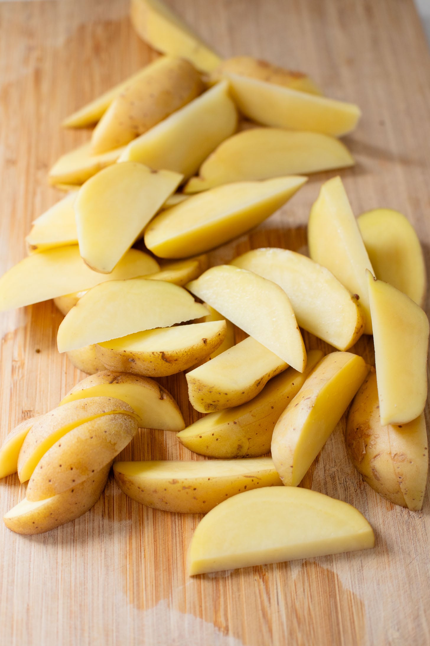 These Vegan Parmesan Crusted Potato Wedges are the most satisfying way to eat potatoes. Perfectly crispy and garlicky | ThisSavoryVegan.com