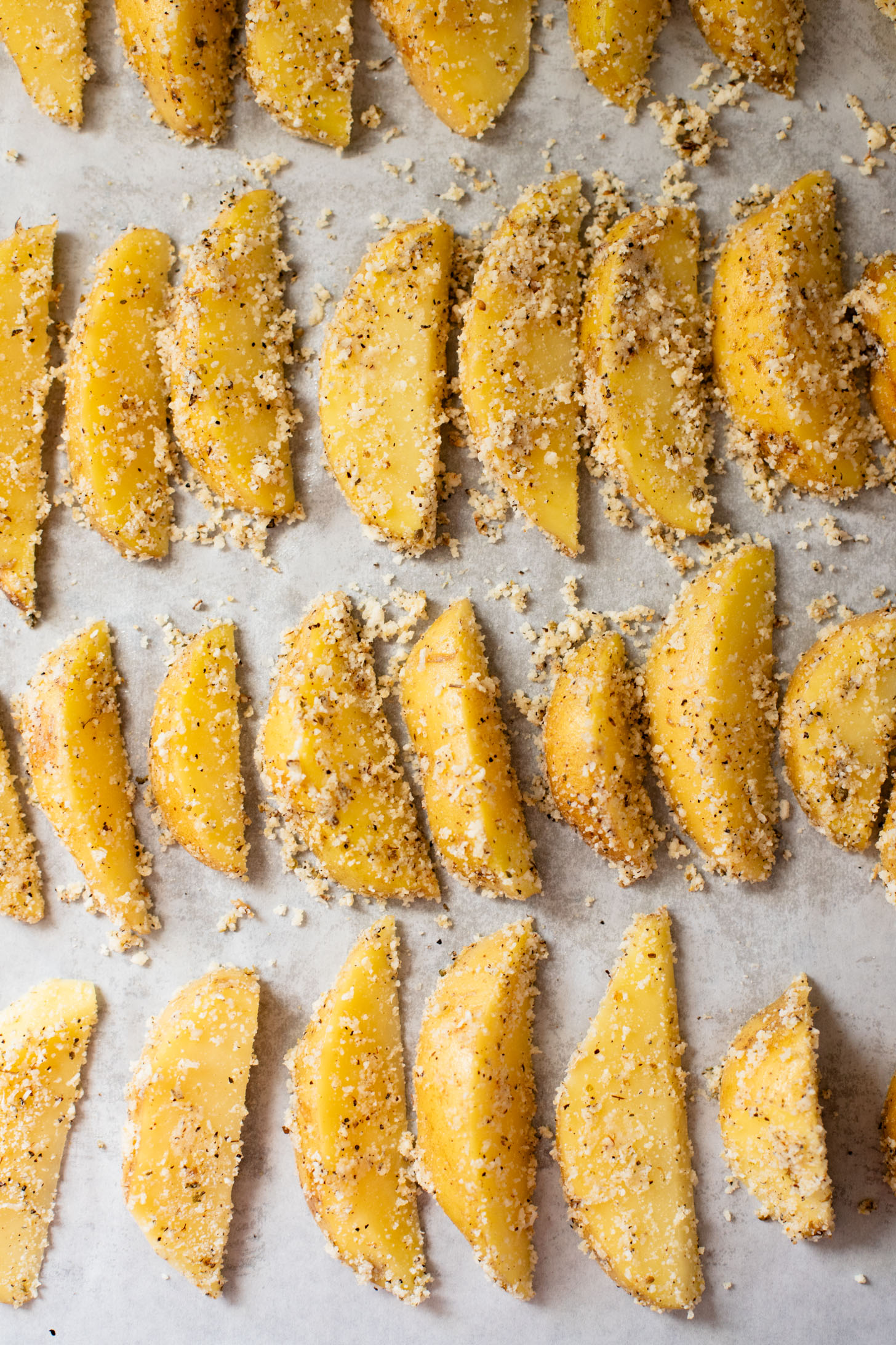 These Vegan Parmesan Crusted Potato Wedges are the most satisfying way to eat potatoes. Perfectly crispy and garlicky | ThisSavoryVegan.com