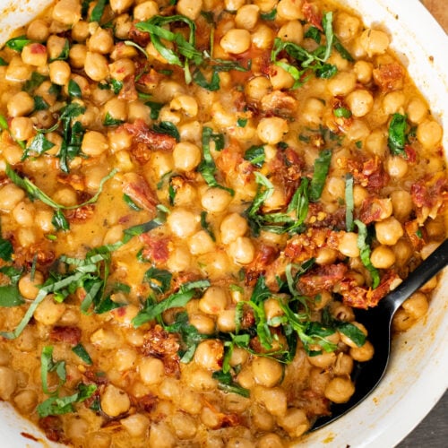 These Marry Me Chickpeas are creamy, delicious...and made in one pot! The perfect Tuscan flavor and best served with toasted bread | ThisSavoryVegan.com