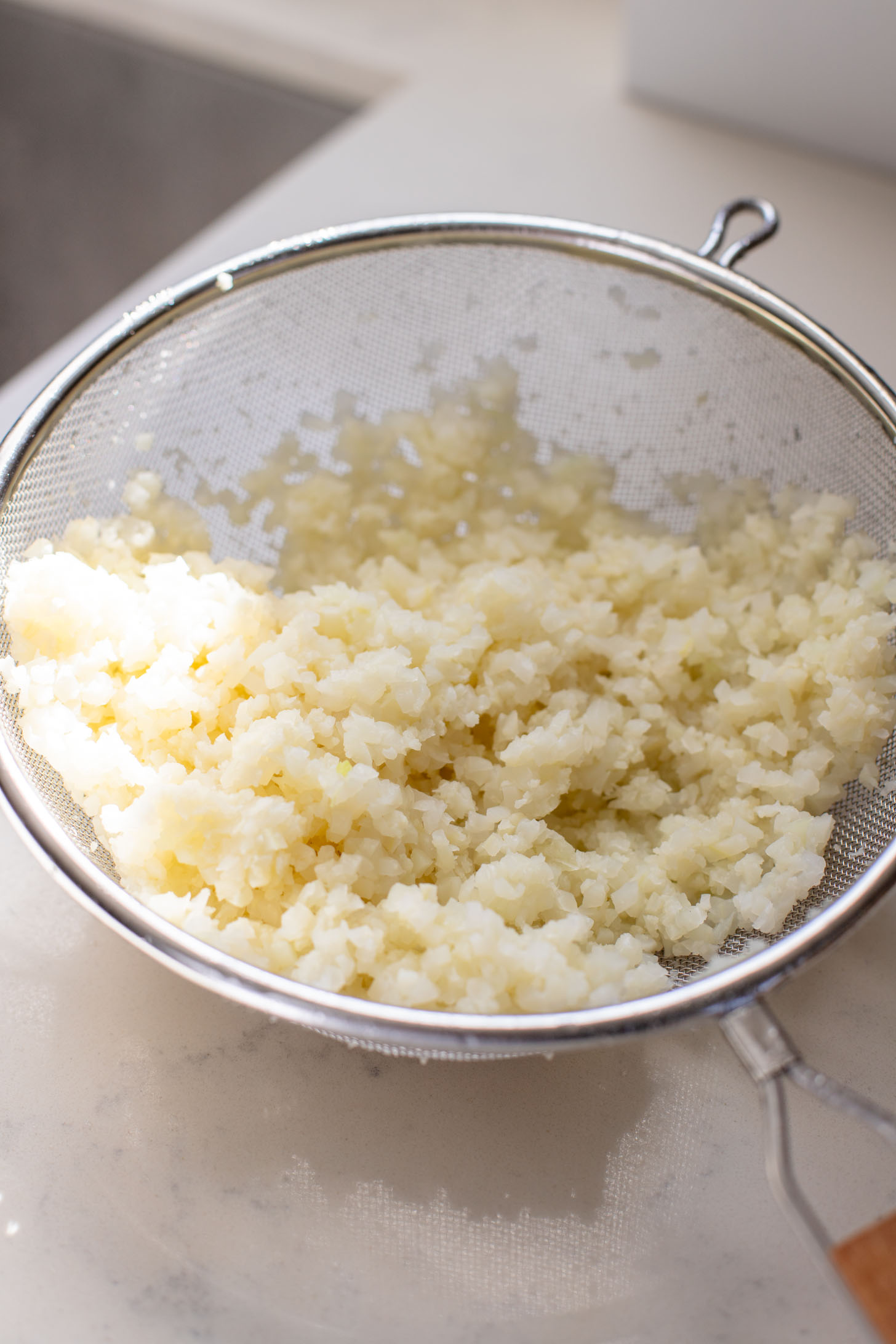 This Garlic Cauliflower Rice with Kale is a low carb rice alternative. The perfect veggie side dish that is packed with flavor | ThisSavoryVegan.com