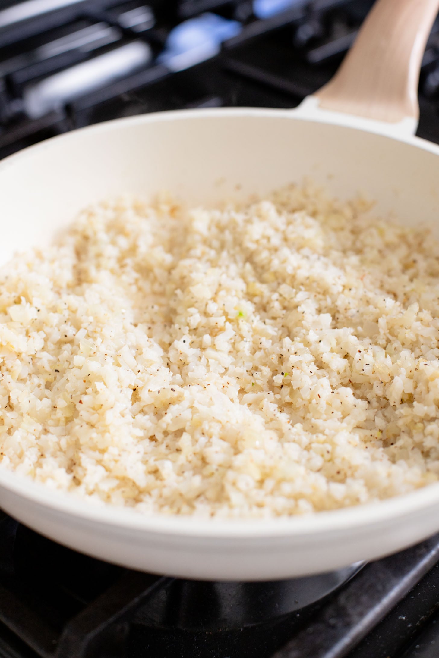 This Garlic Cauliflower Rice with Kale is a low carb rice alternative. The perfect veggie side dish that is packed with flavor | ThisSavoryVegan.com