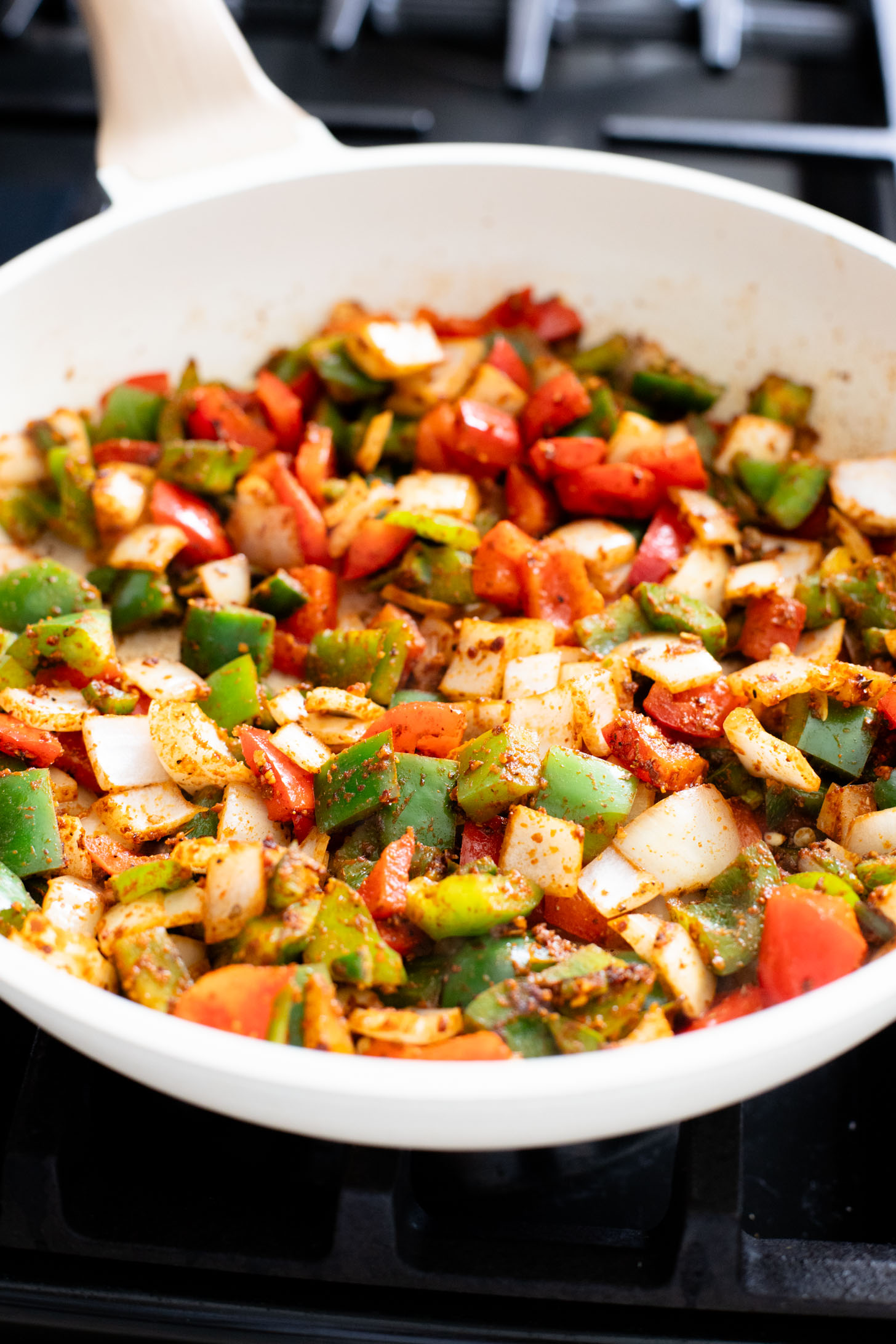 This Quinoa Enchilada Casserole is filled with plant-based protein & veggies. A super easy weeknight dinner that doesn't lack on flavor | ThisSavoryVegan.com