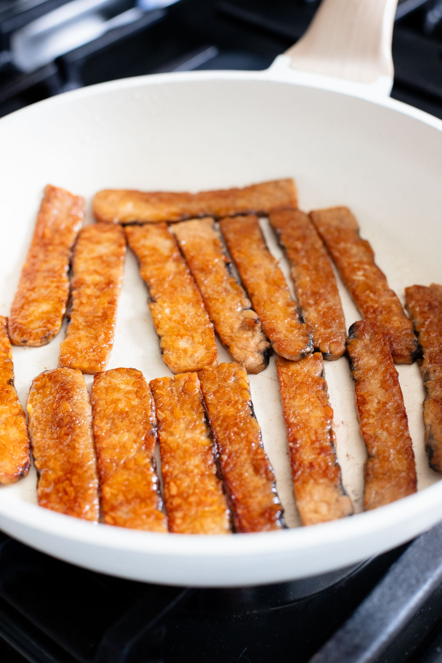 These Spinach Ricotta Tempeh Sandwiches are packed with protein & veggies. A super tasty homemade vegan sandwich recipe | ThisSavoryVegan.com