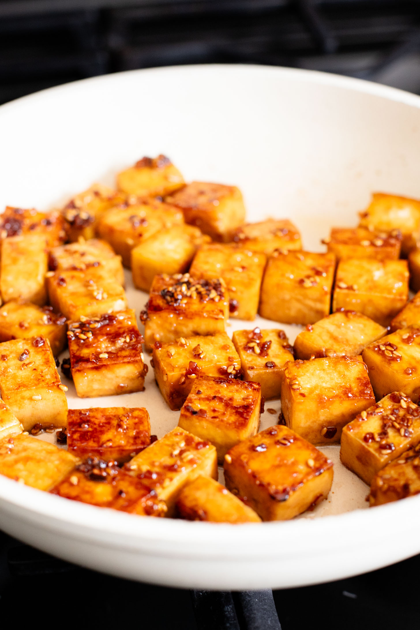 These Teriyaki Tofu Peanut Noodle Bowls are a mix between a salad and a bowl. Crispy tofu, lots of greens, rice noodles & peanut sauce | ThisSavoryVegan.com